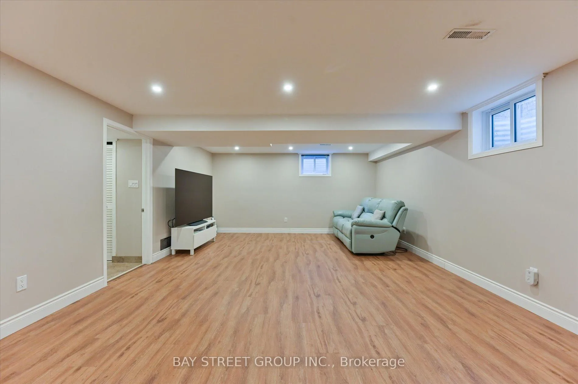 Photo 30 of 378 East 24th Street, Hamilton, Burkholme — HOMEH