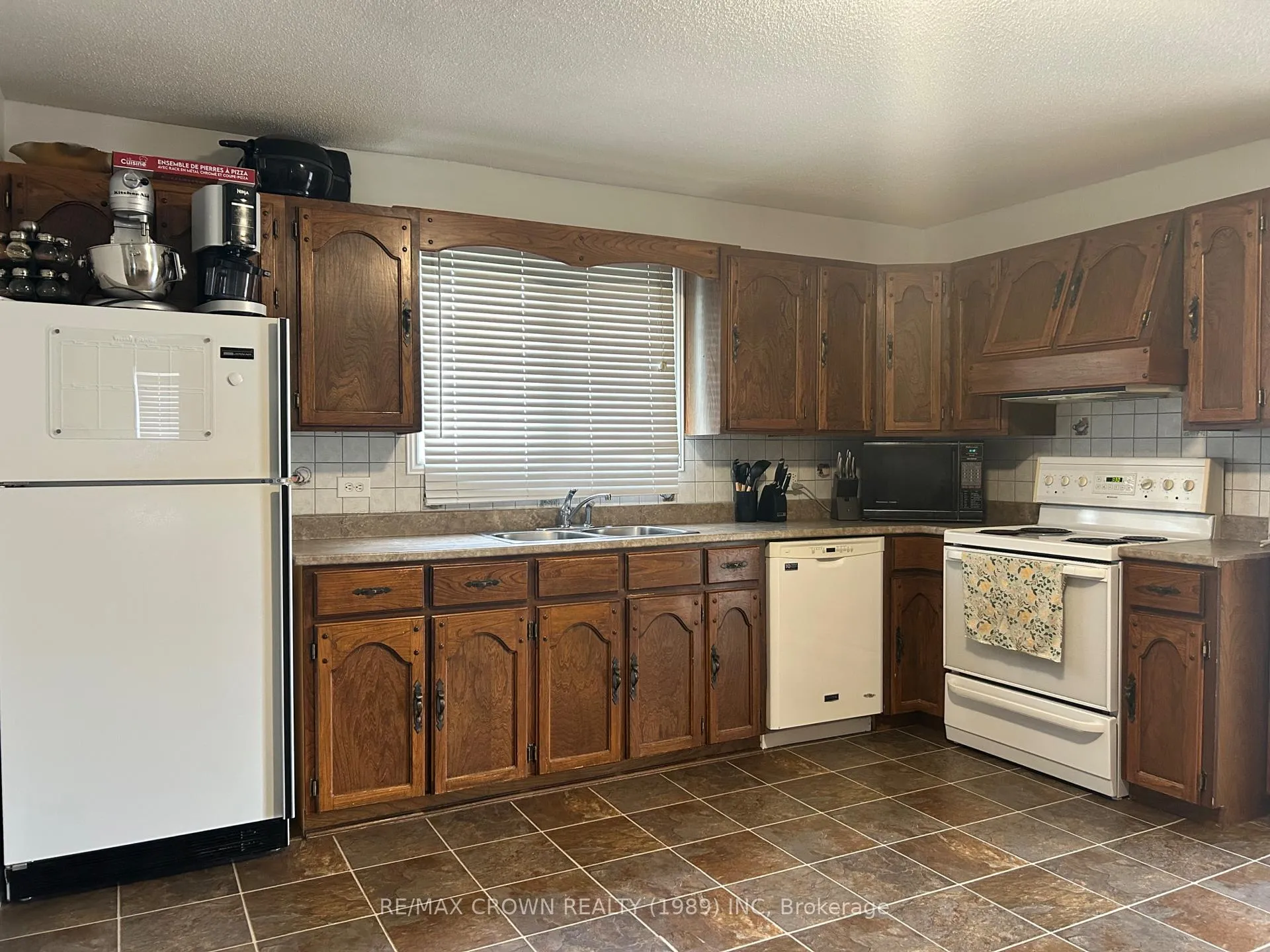 Photo 16 of 26 Frontenac Crescent, Kapuskasing — HOMEH