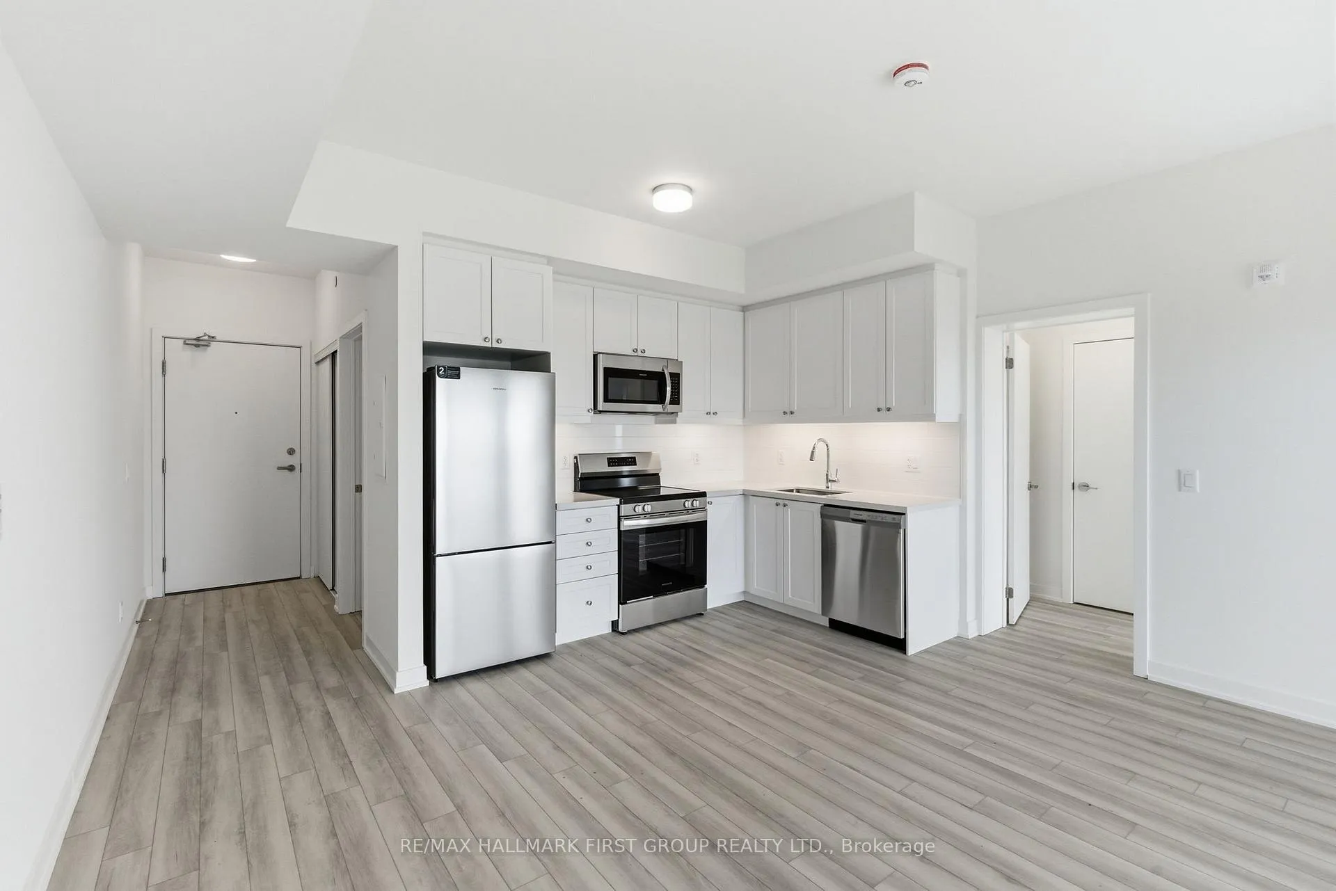 Photo 6 of Unit 902, 51 Clarington Boulevard, Clarington, Bowmanville — HOMEH