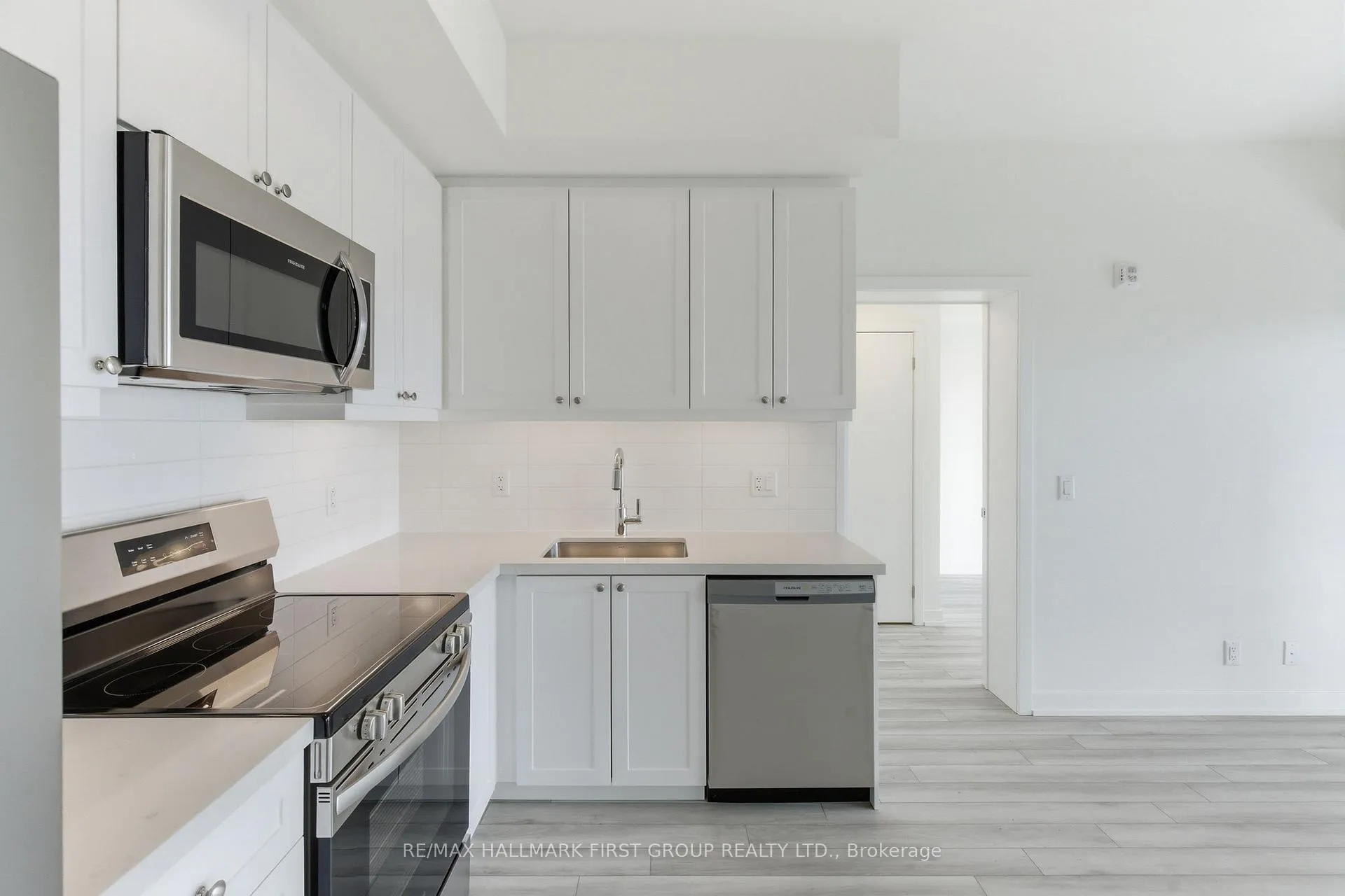Photo 8 of Unit 902, 51 Clarington Boulevard, Clarington, Bowmanville — HOMEH