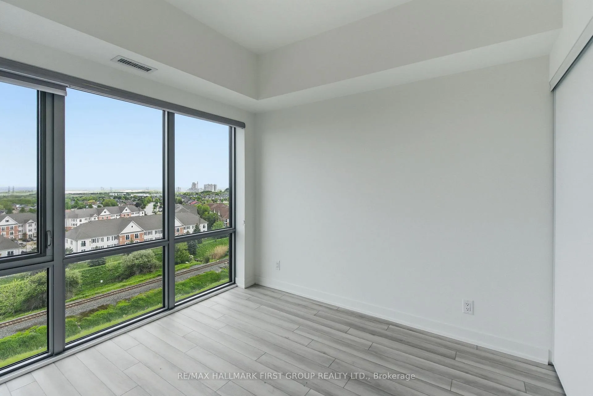 Photo 13 of Unit 902, 51 Clarington Boulevard, Clarington, Bowmanville — HOMEH