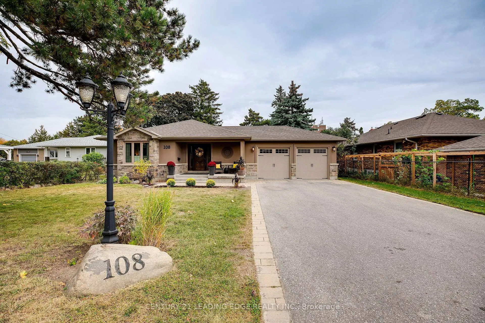 Photo 2 of 108 Robinson Street, Markham, Bullock — HOMEH