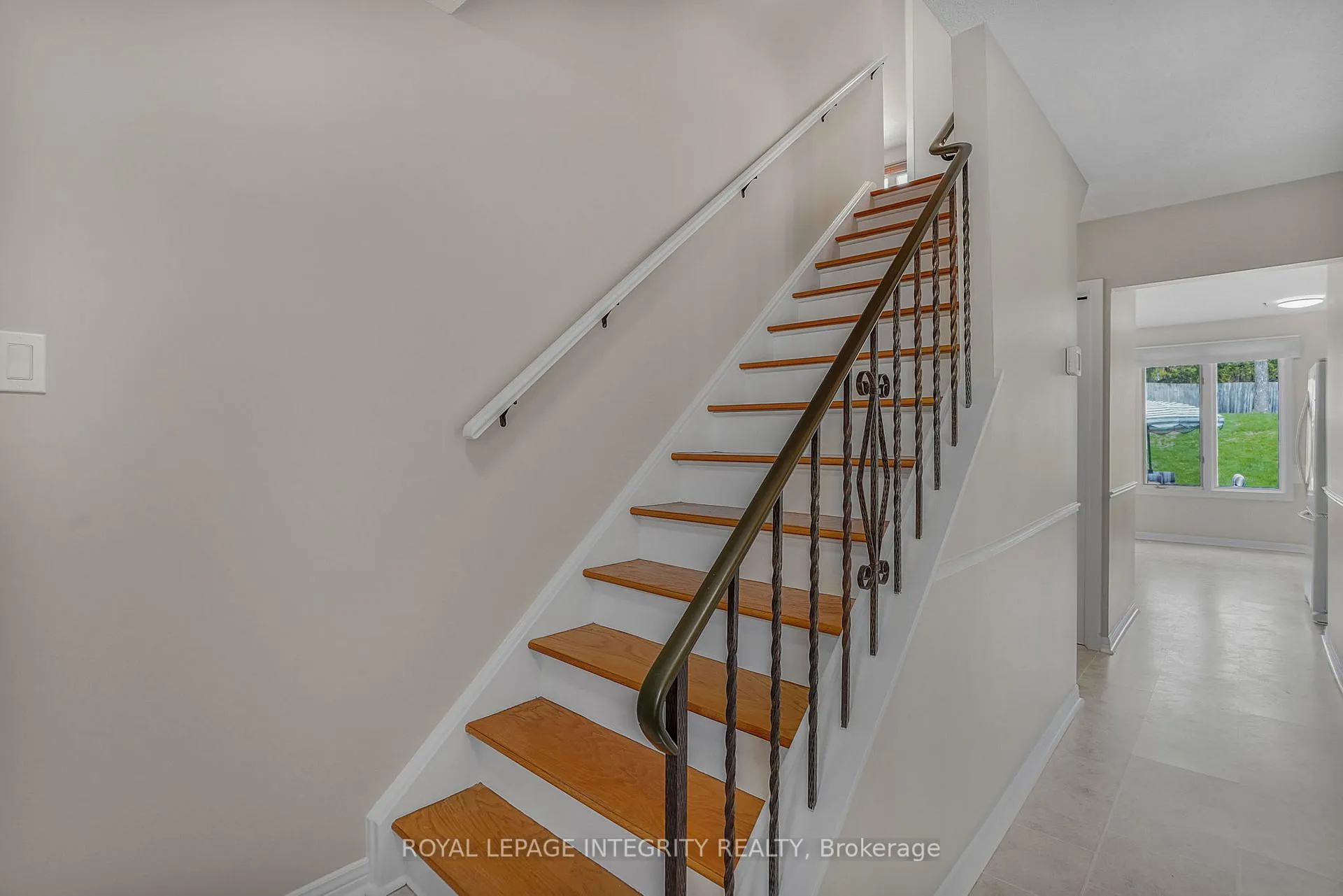 Photo 2 of 74 Valewood Crescent, Ottawa, Blackburn Hamlet — HOMEH