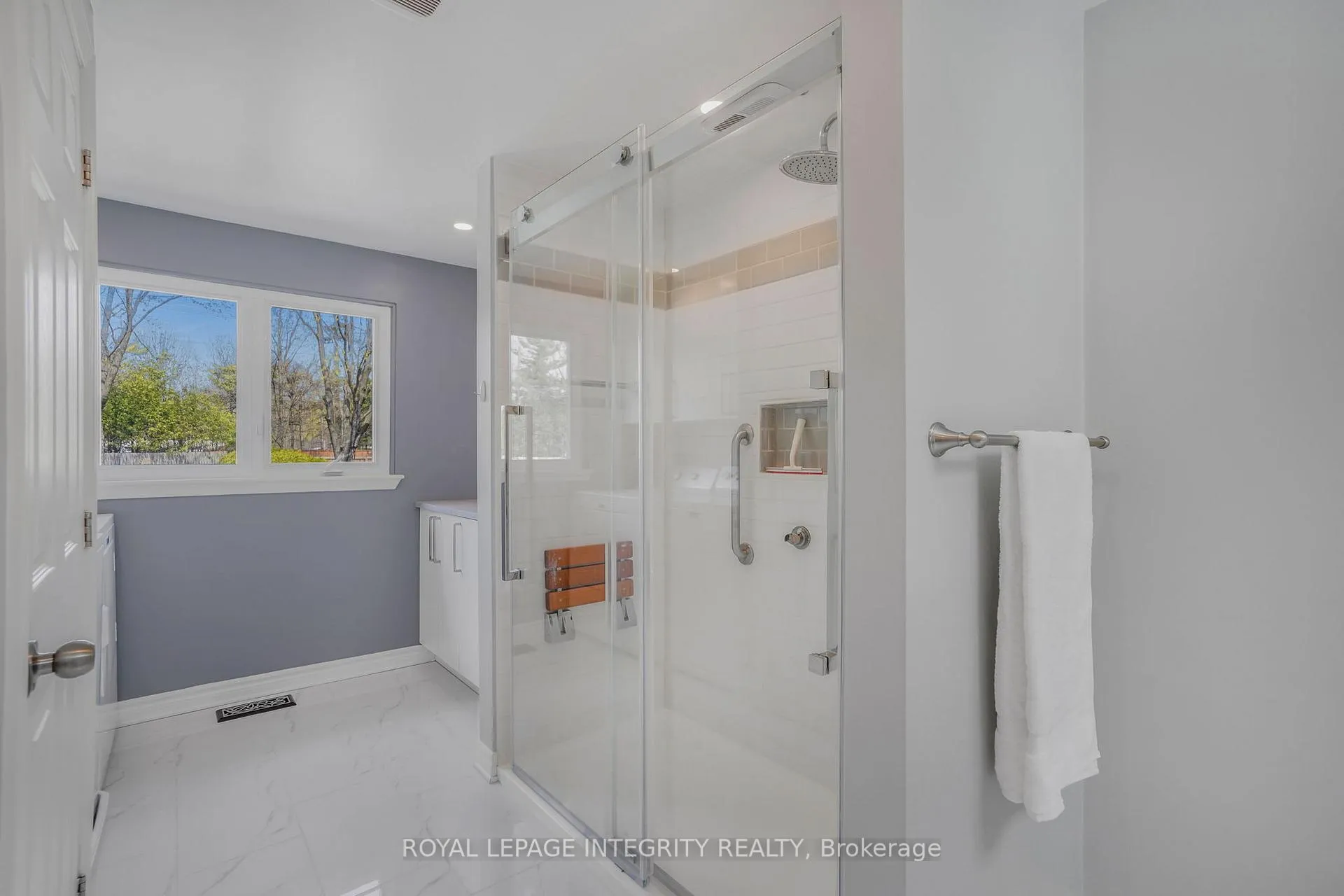 Photo 14 of 74 Valewood Crescent, Ottawa, Blackburn Hamlet — HOMEH