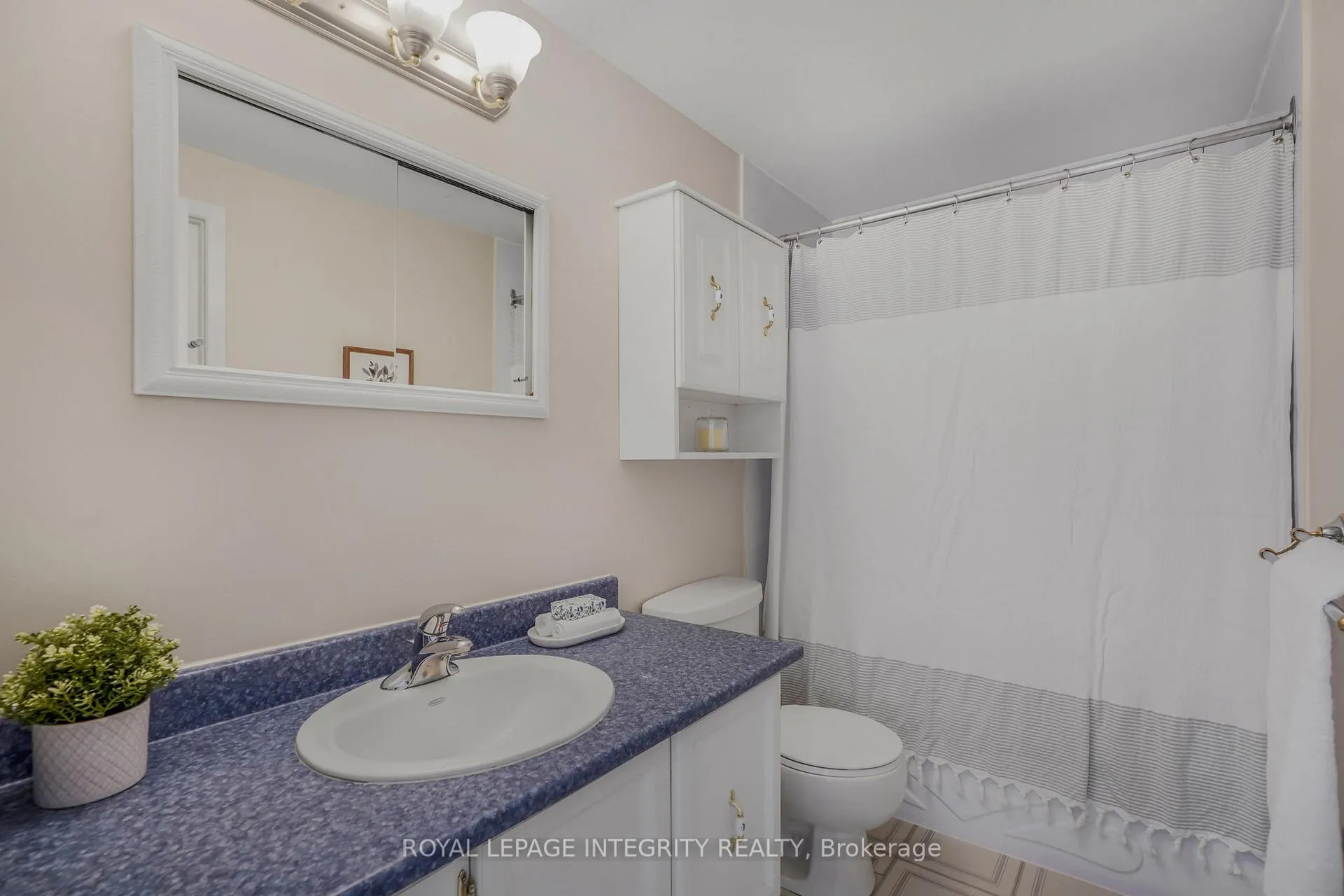 Photo 17 of 74 Valewood Crescent, Ottawa, Blackburn Hamlet — HOMEH