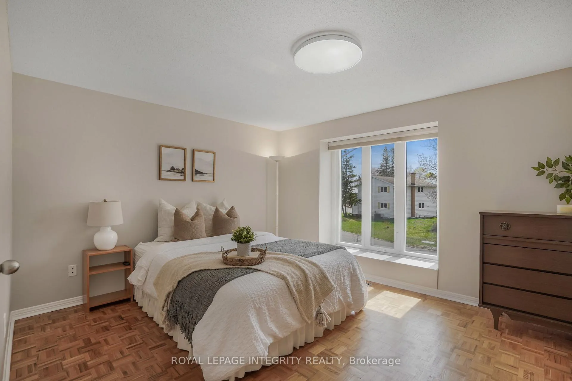 Photo 18 of 74 Valewood Crescent, Ottawa, Blackburn Hamlet — HOMEH