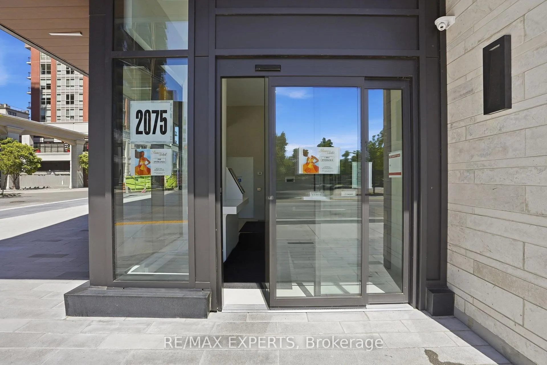 Photo 3 of Unit 2104, 2075 Lakeshore Road, Burlington, Brant — HOMEH