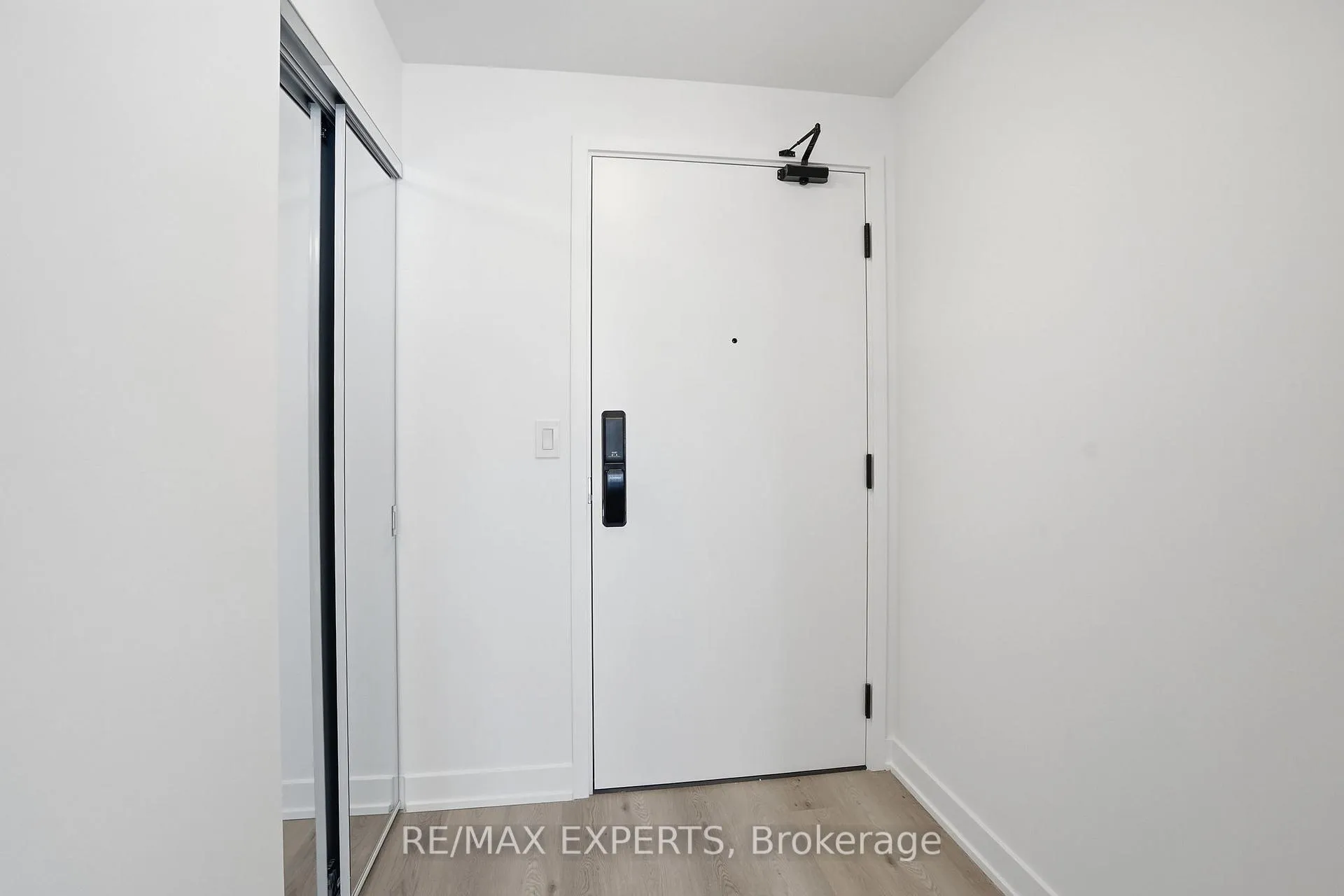 Photo 5 of Unit 2104, 2075 Lakeshore Road, Burlington, Brant — HOMEH