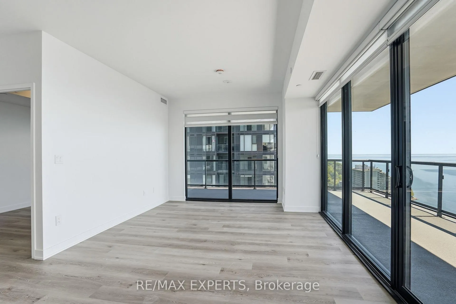 Photo 8 of Unit 2104, 2075 Lakeshore Road, Burlington, Brant — HOMEH