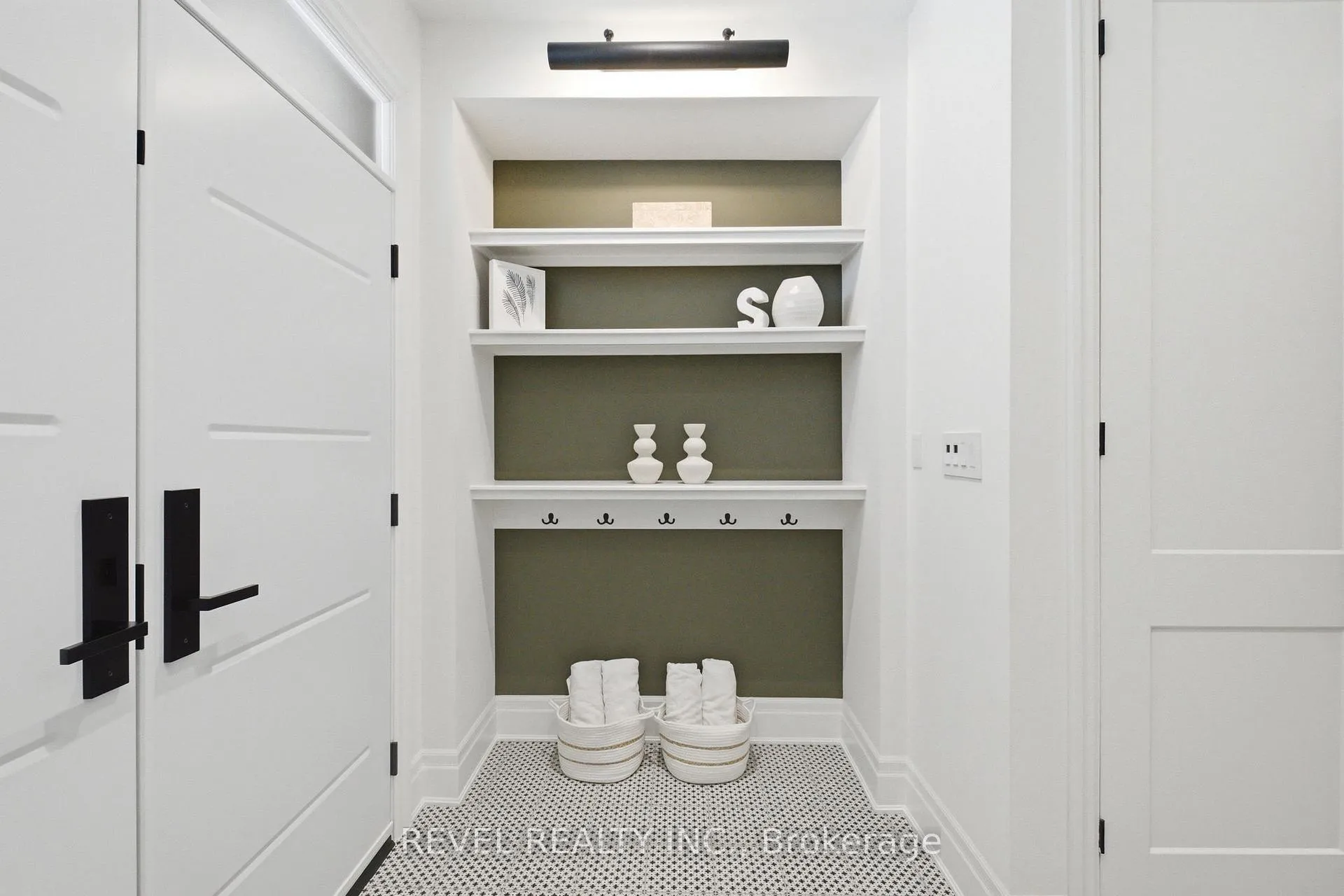 Photo 3 of 1579 Scarlett Trail, Pickering, Rural Pickering — HOMEH