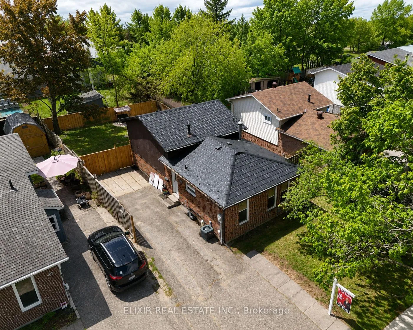 Photo 3 of 45 Austen Lane, Barrie, Letitia Heights — HOMEH