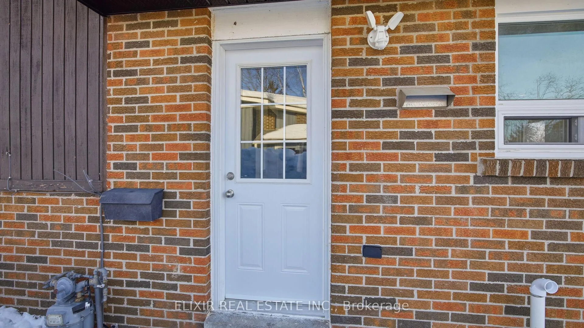 Photo 5 of 45 Austen Lane, Barrie, Letitia Heights — HOMEH