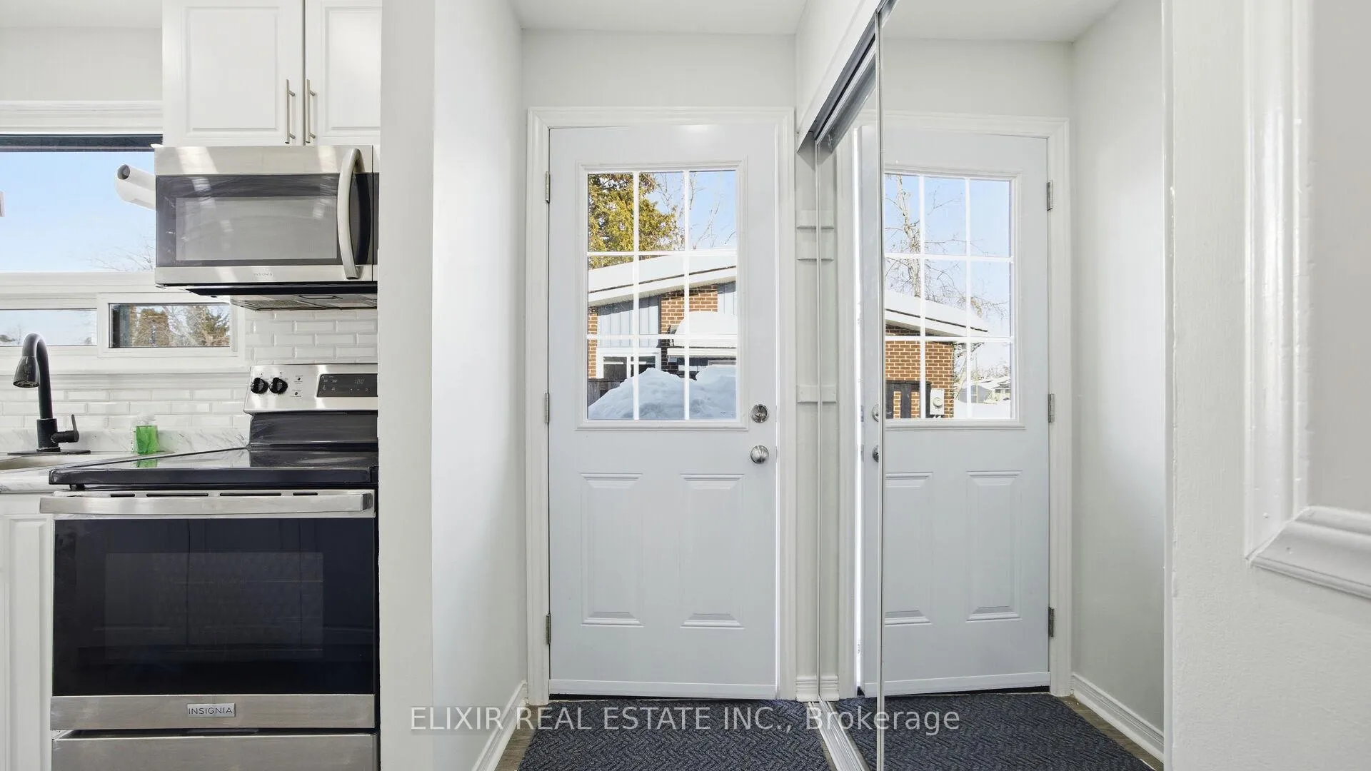 Photo 6 of 45 Austen Lane, Barrie, Letitia Heights — HOMEH