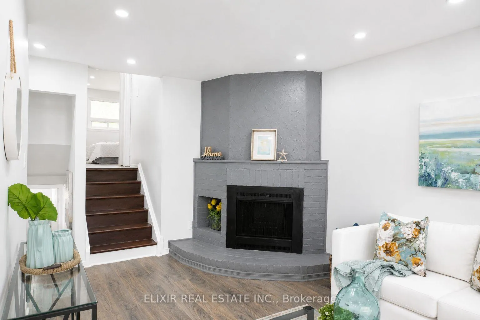 Photo 8 of 45 Austen Lane, Barrie, Letitia Heights — HOMEH