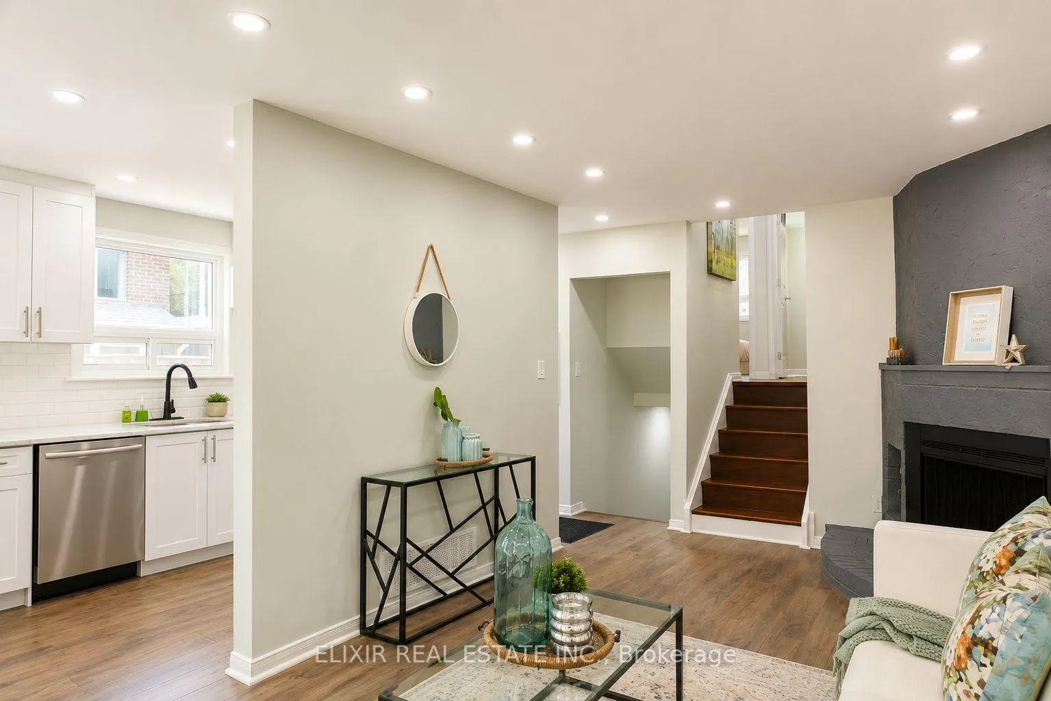 Photo 9 of 45 Austen Lane, Barrie, Letitia Heights — HOMEH