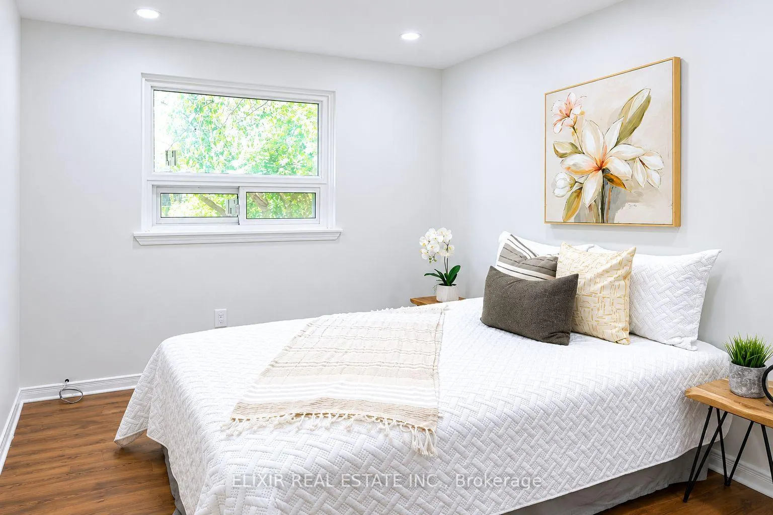 Photo 16 of 45 Austen Lane, Barrie, Letitia Heights — HOMEH