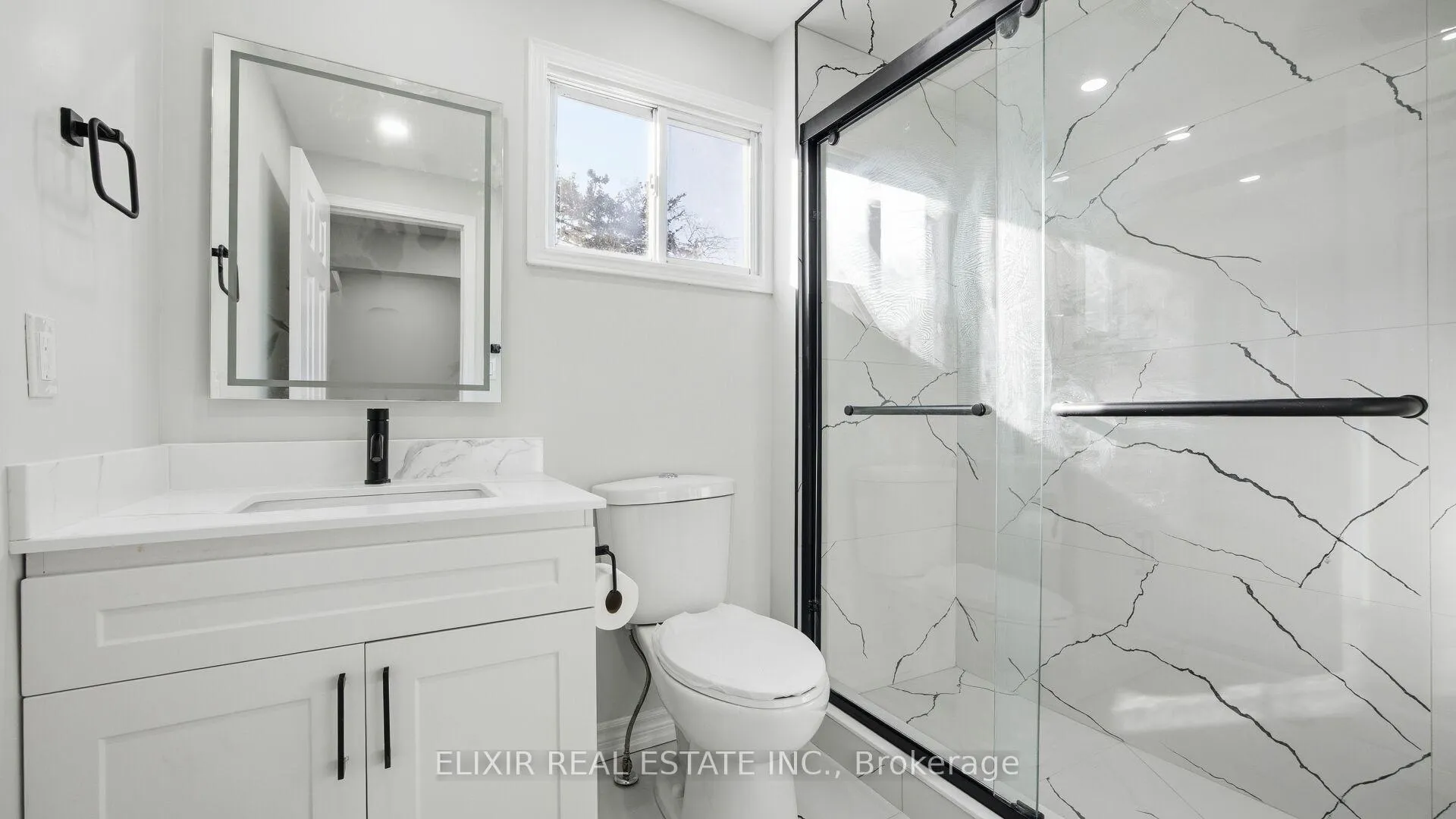 Photo 17 of 45 Austen Lane, Barrie, Letitia Heights — HOMEH