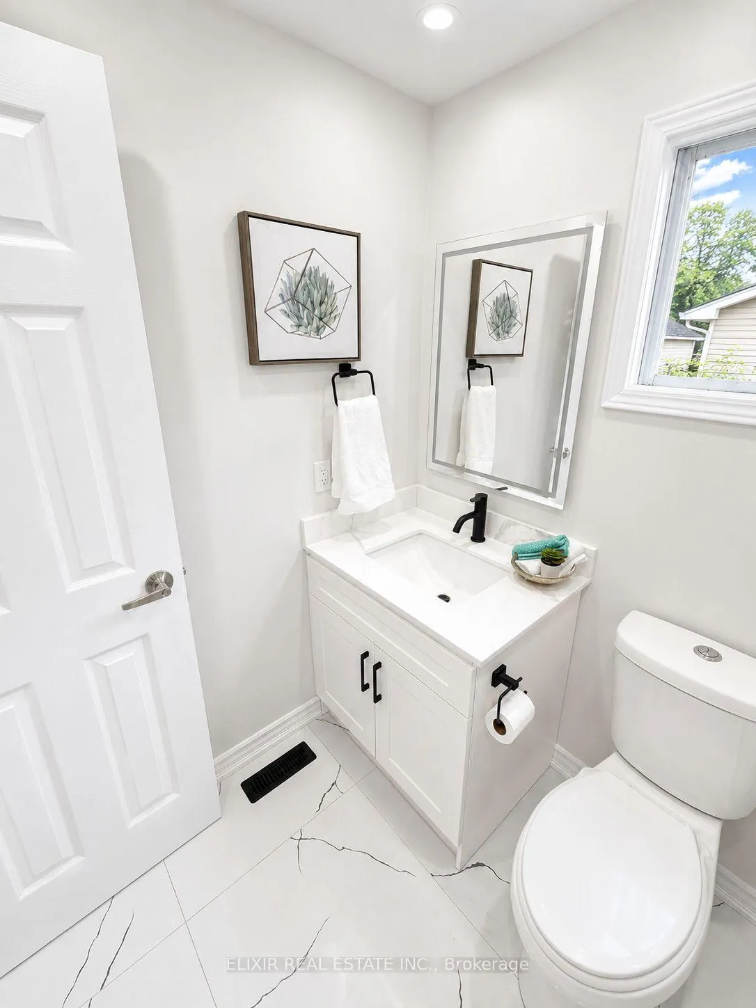 Photo 18 of 45 Austen Lane, Barrie, Letitia Heights — HOMEH