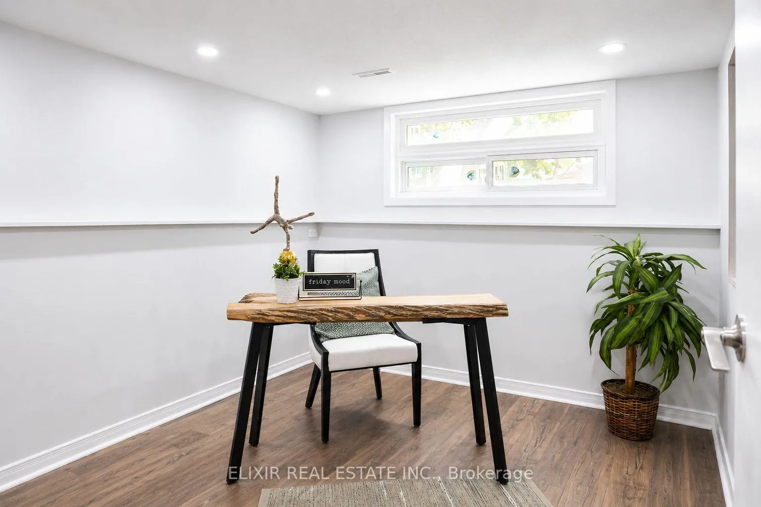 Photo 20 of 45 Austen Lane, Barrie, Letitia Heights — HOMEH