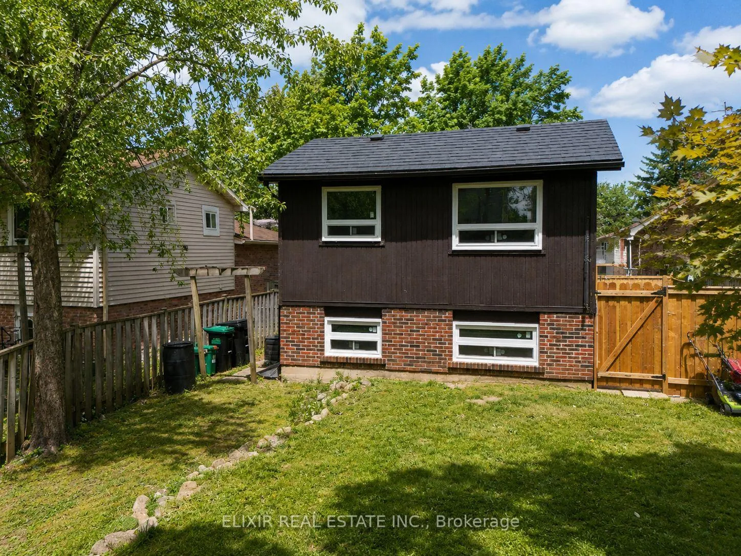 Photo 28 of 45 Austen Lane, Barrie, Letitia Heights — HOMEH