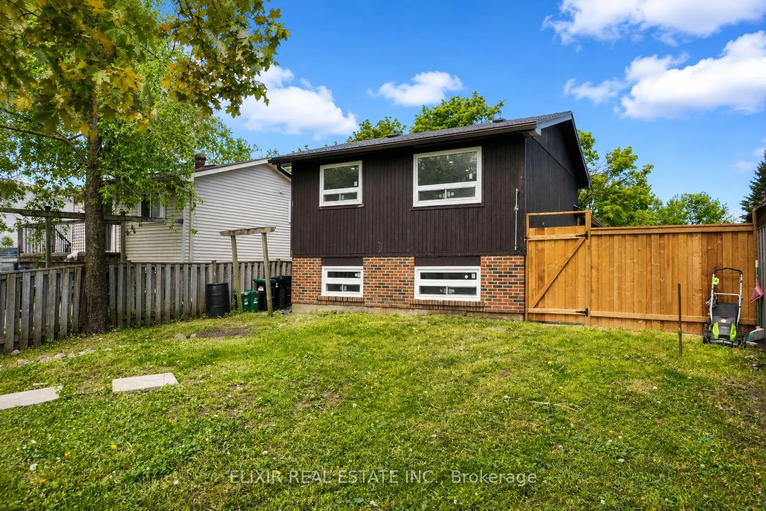 Photo 30 of 45 Austen Lane, Barrie, Letitia Heights — HOMEH