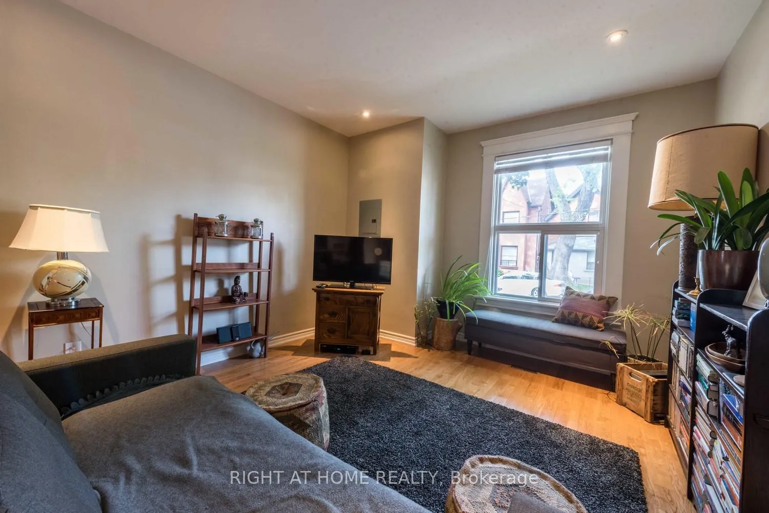 Photo 4 of Unit Unit 1, 52 Mcmurray Avenue, Toronto, Junction Area — HOMEH