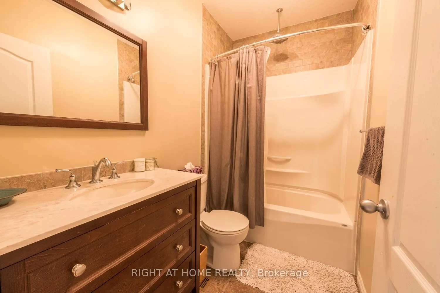 Photo 7 of Unit Unit 1, 52 Mcmurray Avenue, Toronto, Junction Area — HOMEH