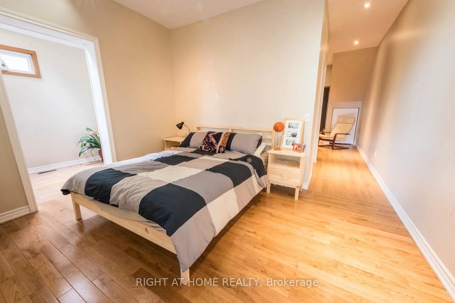 Photo 8 of Unit Unit 1, 52 Mcmurray Avenue, Toronto, Junction Area — HOMEH