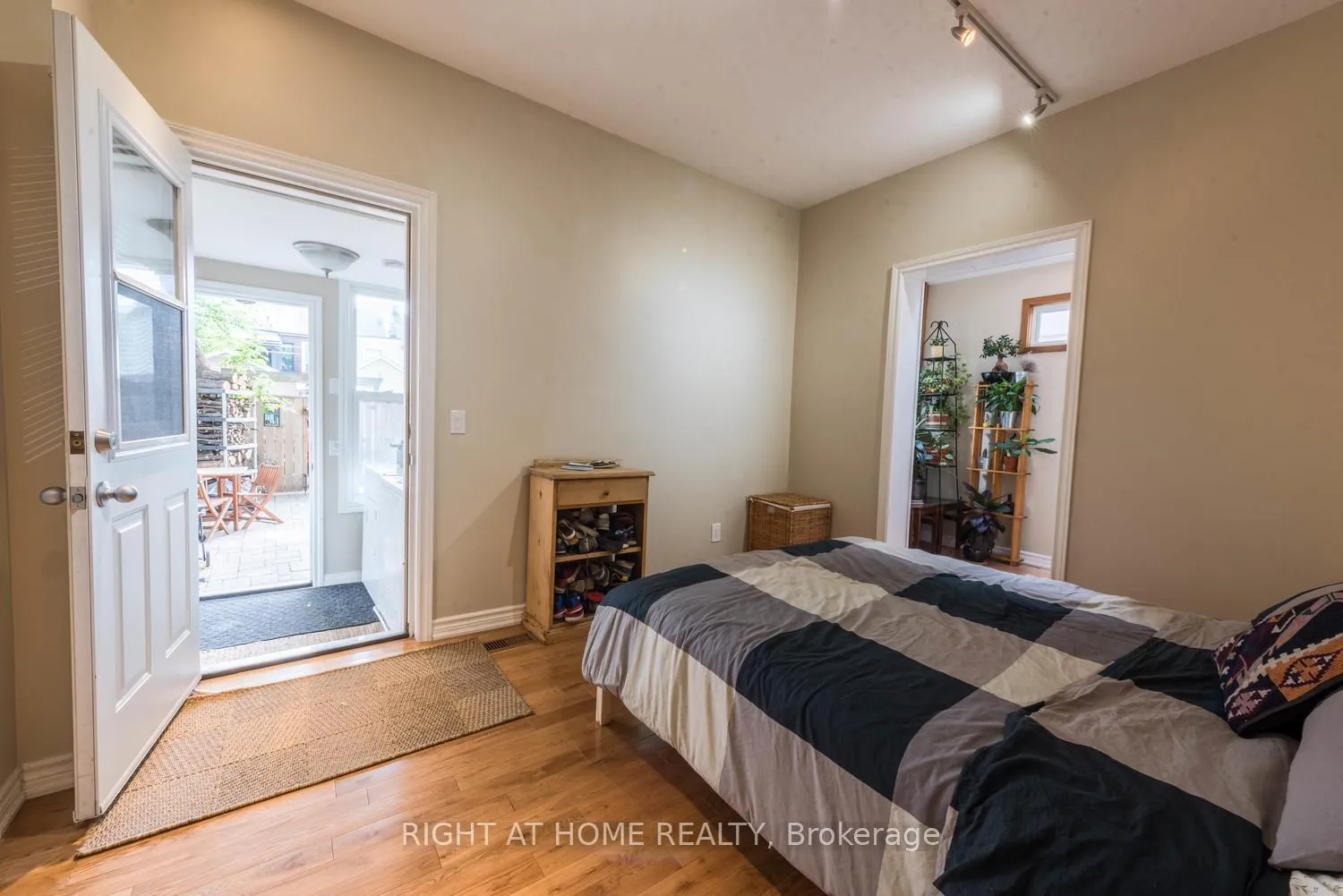 Photo 9 of Unit Unit 1, 52 Mcmurray Avenue, Toronto, Junction Area — HOMEH