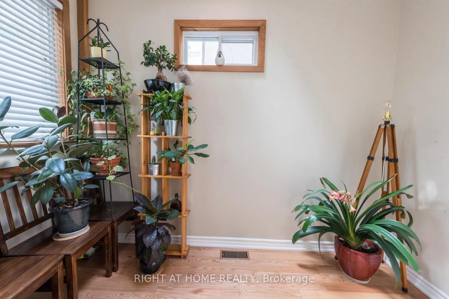 Photo 10 of Unit Unit 1, 52 Mcmurray Avenue, Toronto, Junction Area — HOMEH