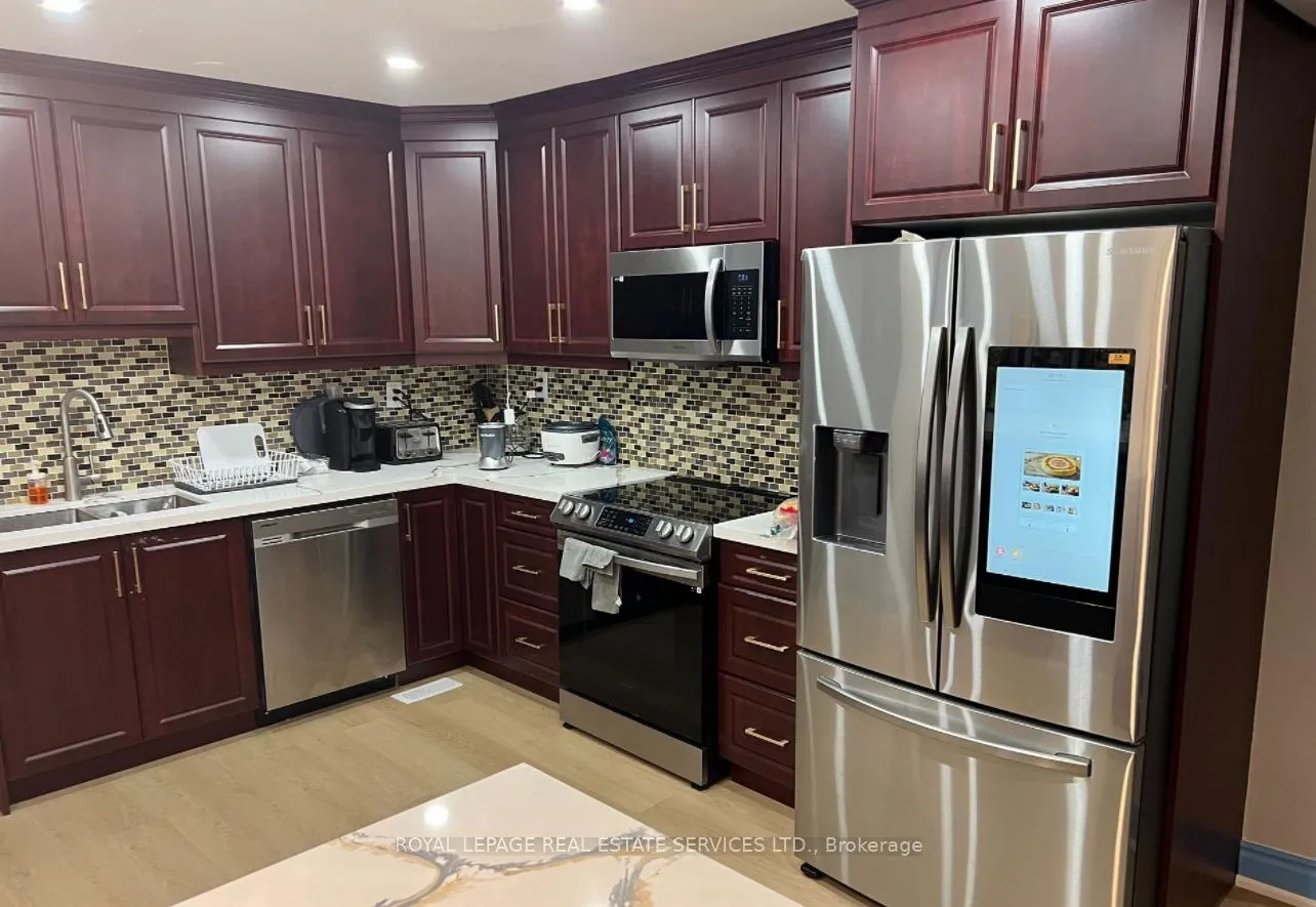 Photo 4 of Unit 3, 862 Brown's Line, Etobicoke, Alderwood — HOMEH