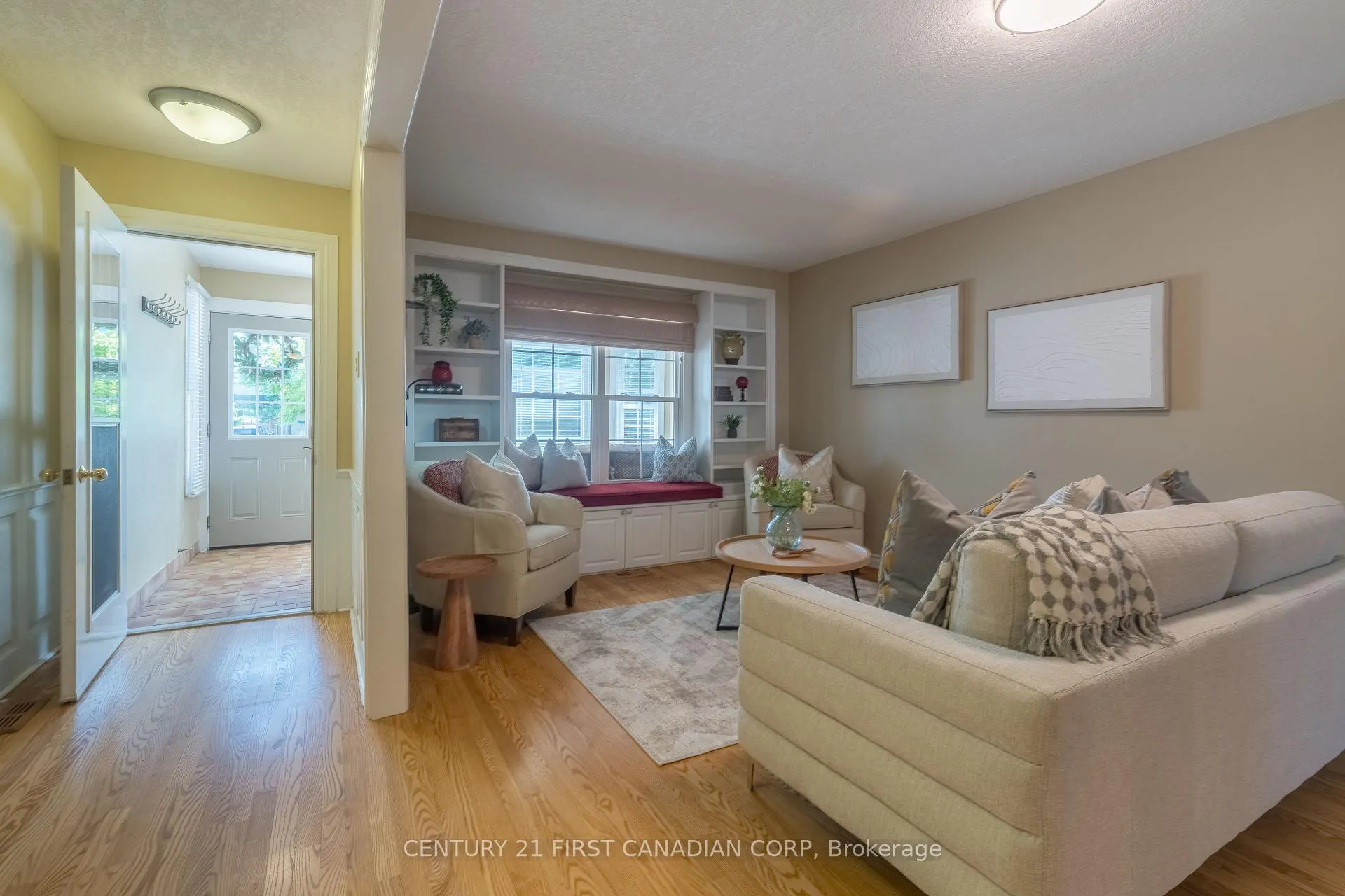 Photo 10 of 86 Edmunds Crescent E, London, South T — HOMEH