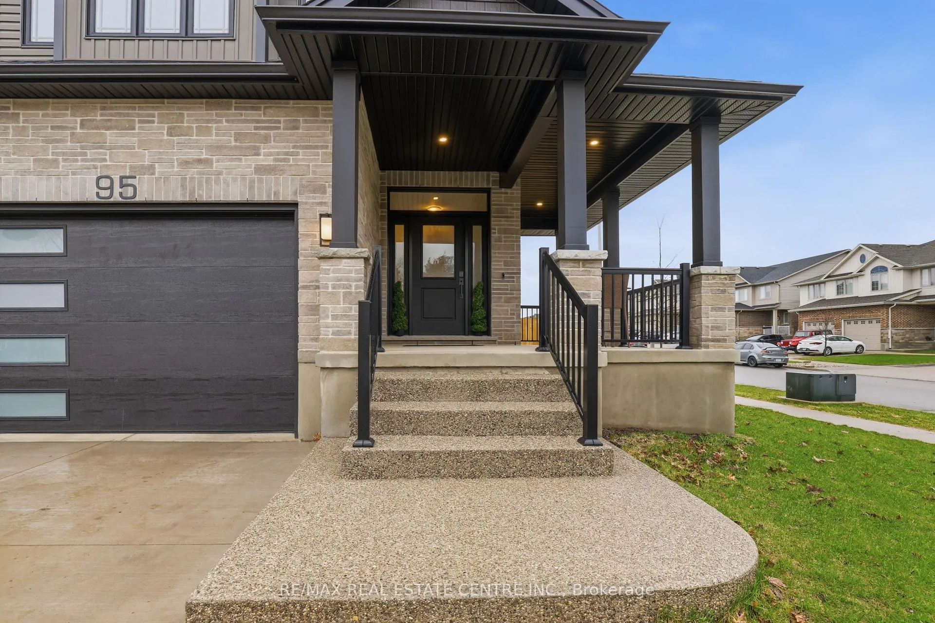 Photo 2 of 95 Dallan Drive, Guelph, Pineridge/Westminster Woods — HOMEH