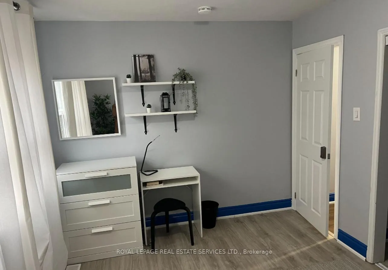 Photo 3 of Unit 2, 862 Brown's Line, Etobicoke, Alderwood — HOMEH