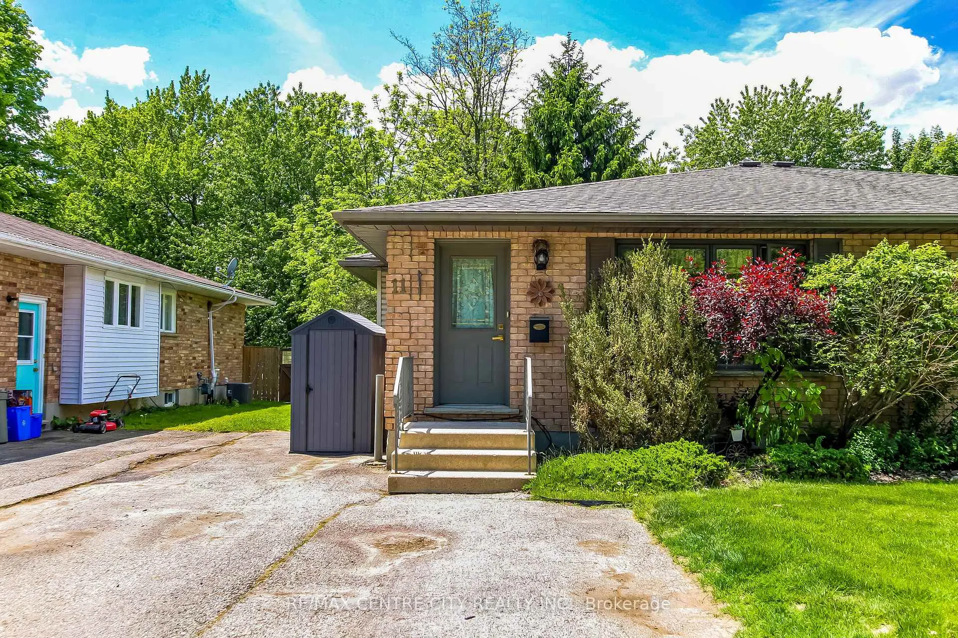 Photo 1 of 11 Willow Street, St. Thomas — HOMEH