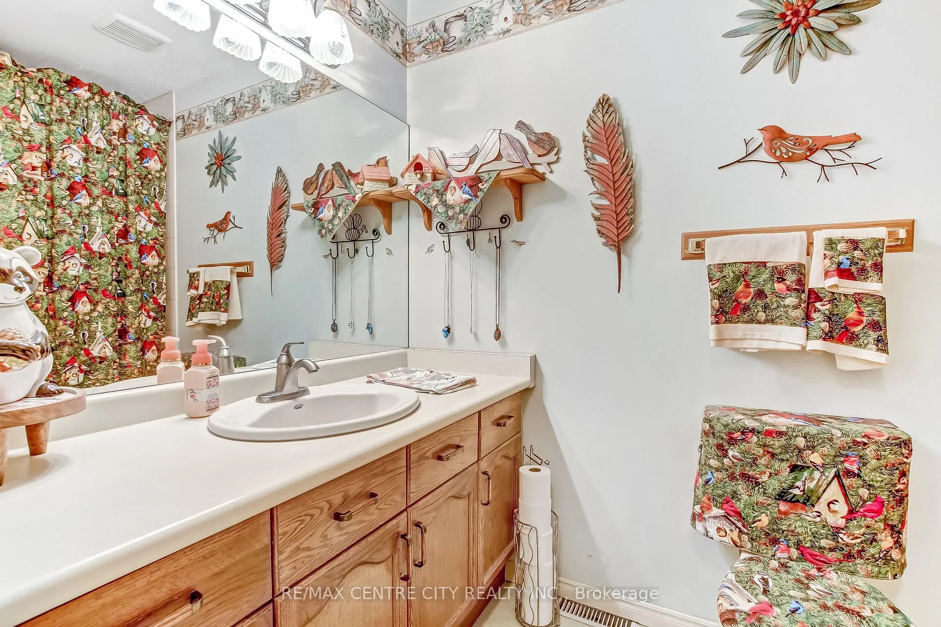 Photo 6 of 11 Willow Street, St. Thomas — HOMEH
