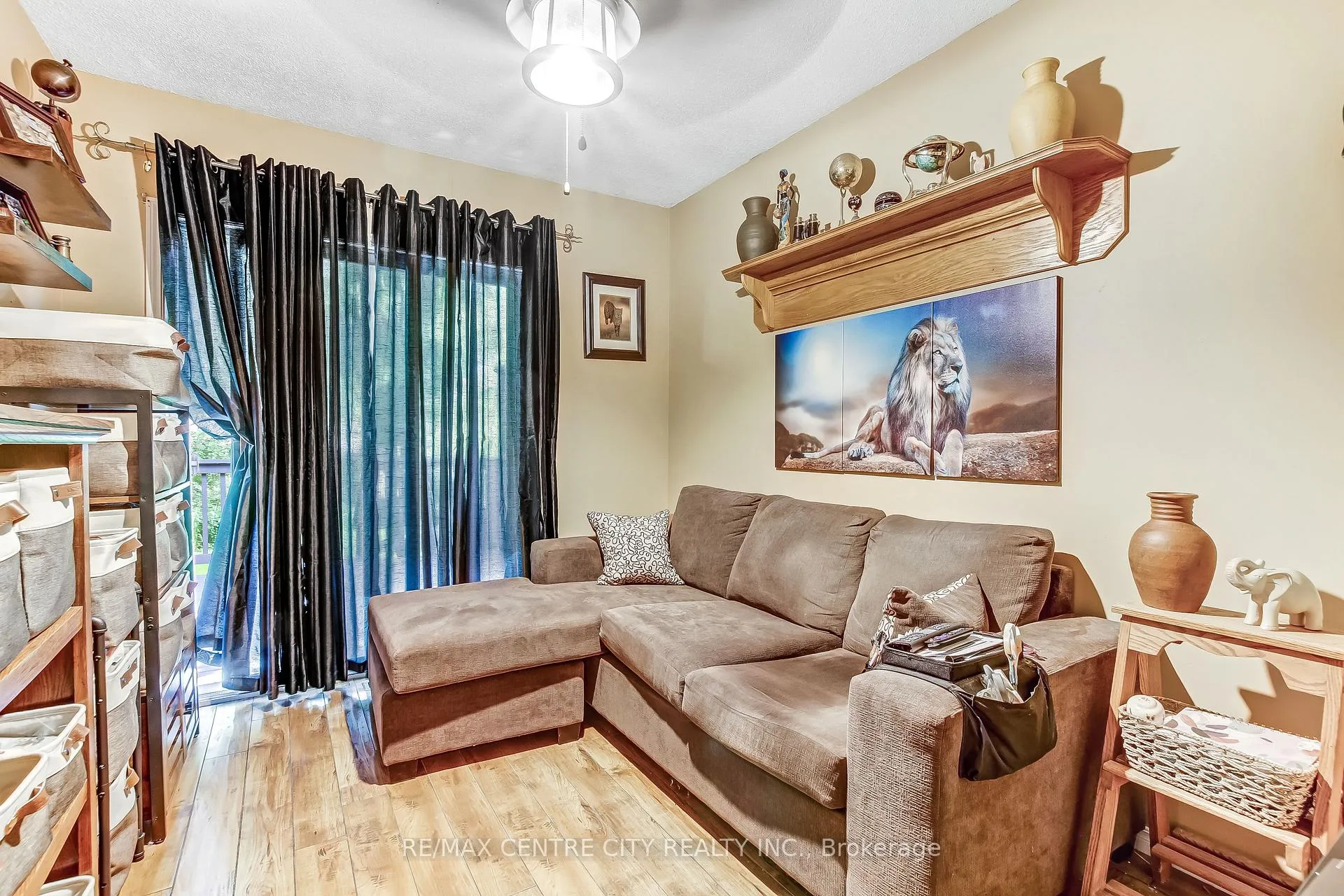 Photo 7 of 11 Willow Street, St. Thomas — HOMEH