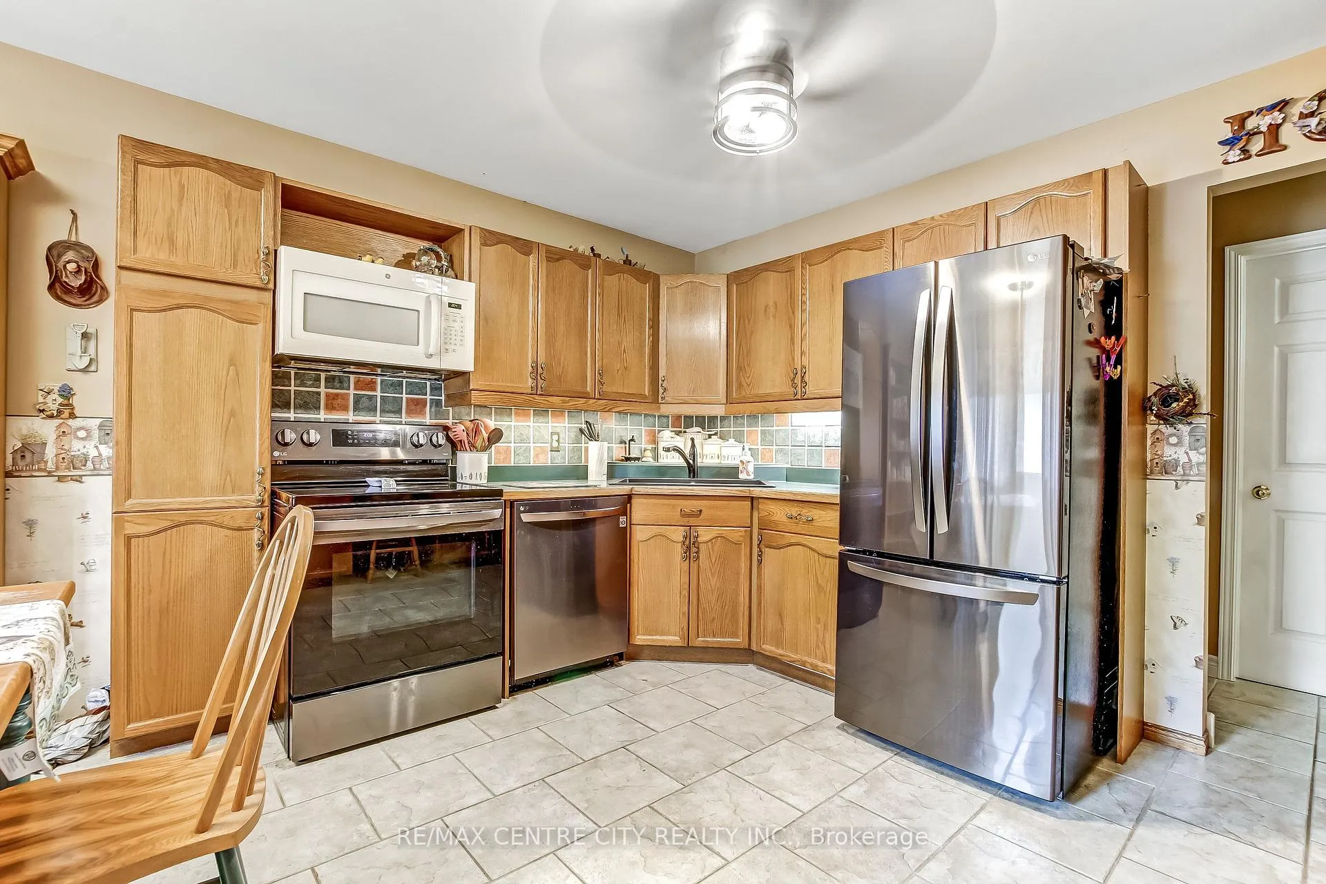 Photo 11 of 11 Willow Street, St. Thomas — HOMEH