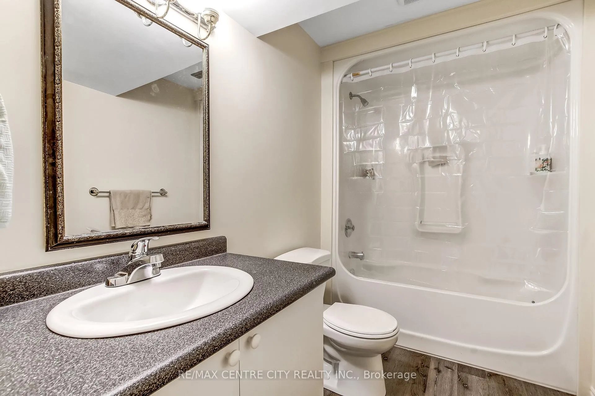 Photo 16 of 11 Willow Street, St. Thomas — HOMEH