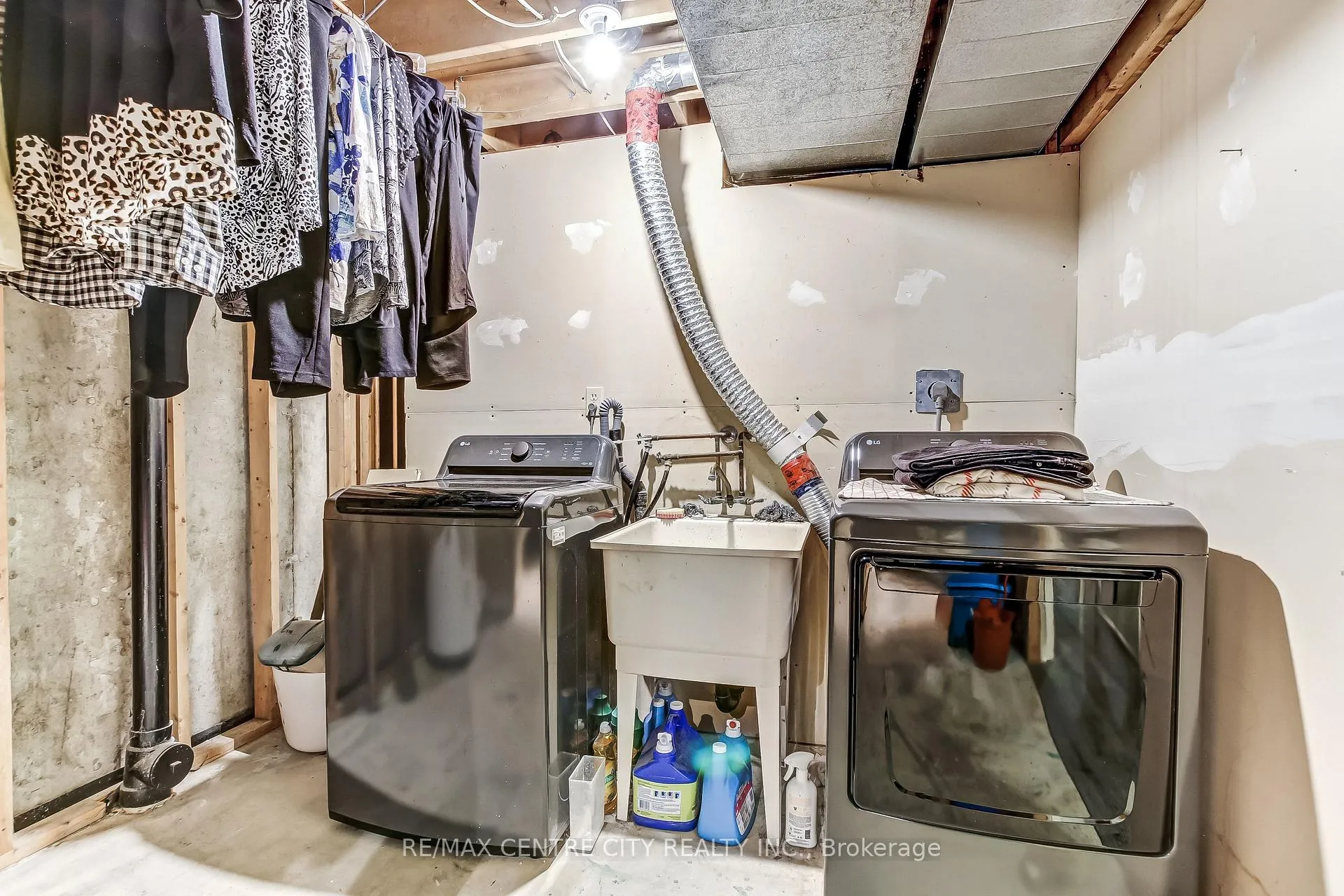 Photo 21 of 11 Willow Street, St. Thomas — HOMEH