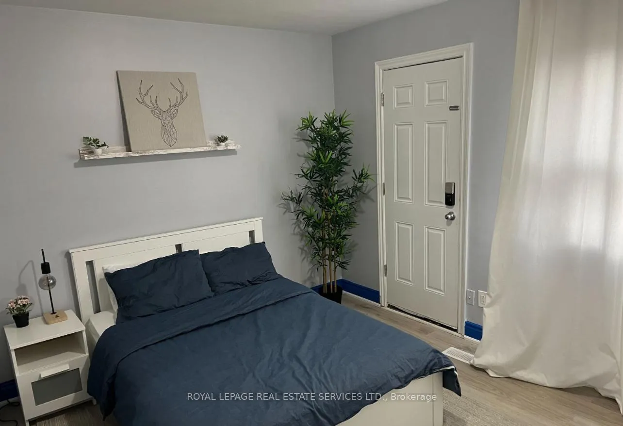 Photo 2 of Unit 3, 872 Brown's Line, Etobicoke, Alderwood — HOMEH