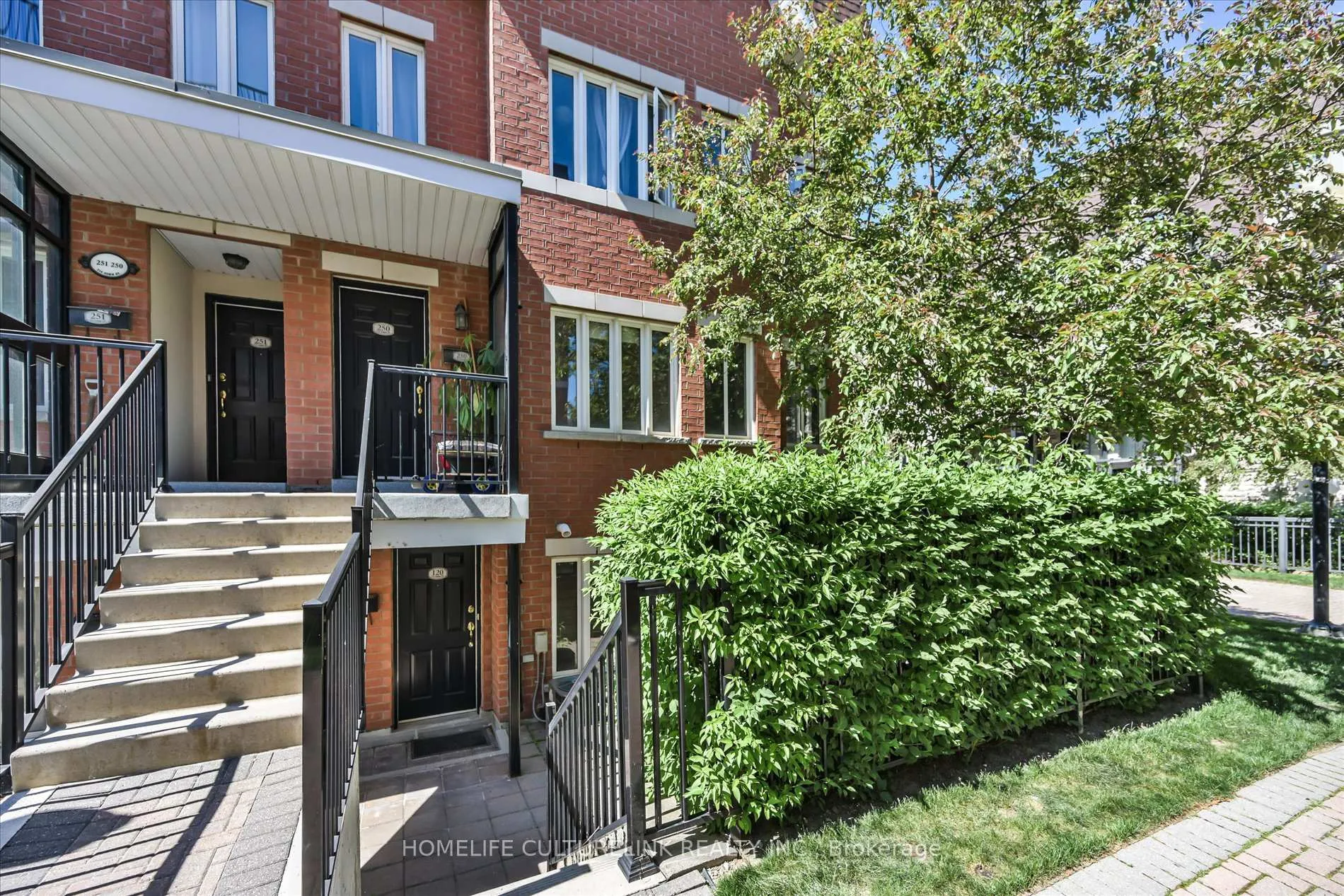 Photo 3 of Unit 120, 316 John Street, Markham, Aileen-Willowbrook — HOMEH