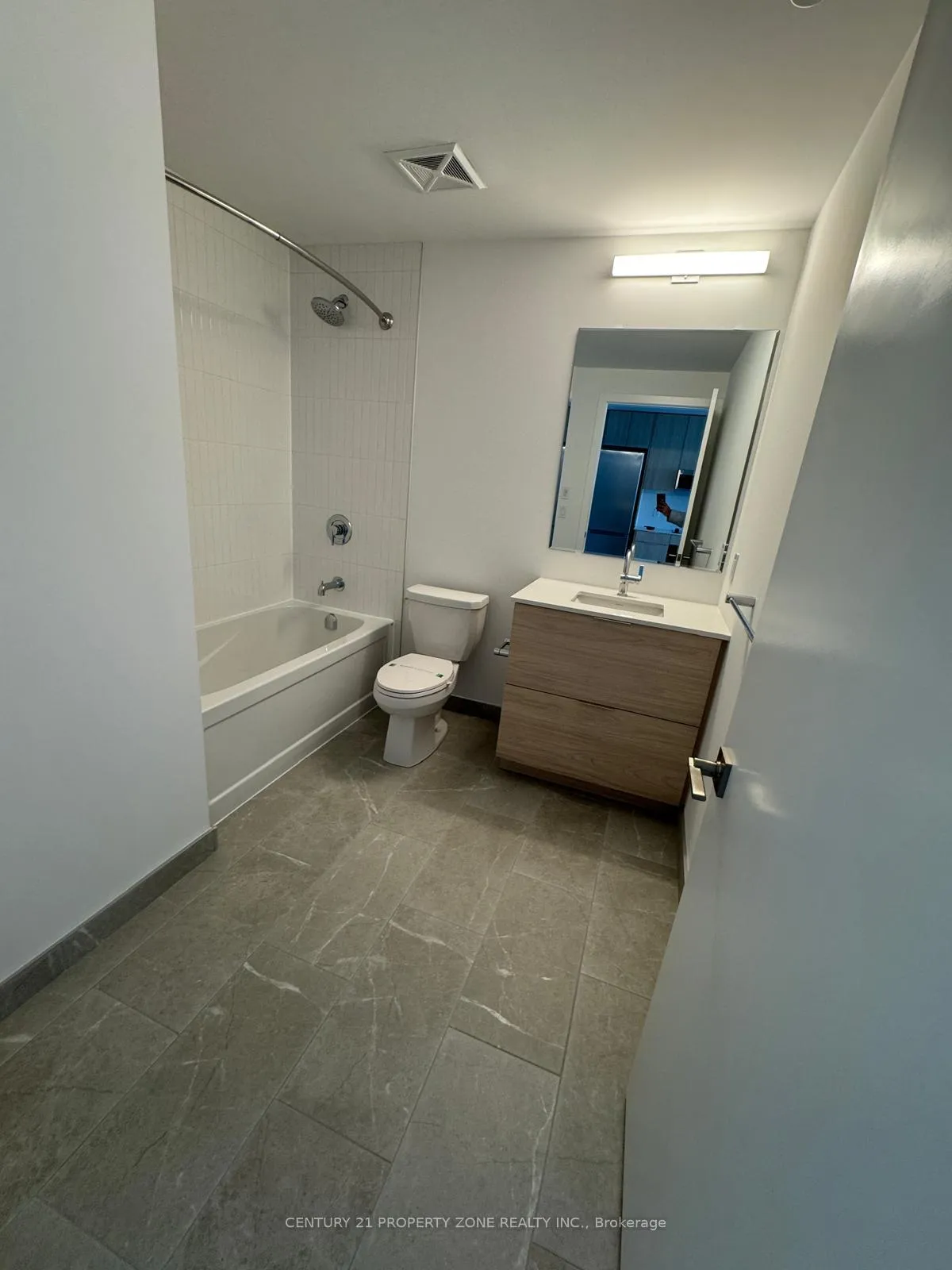 Photo 1 of Unit 213, 2501 Saw Whet Boulevard, Oakville, Glen Abbey — HOMEH