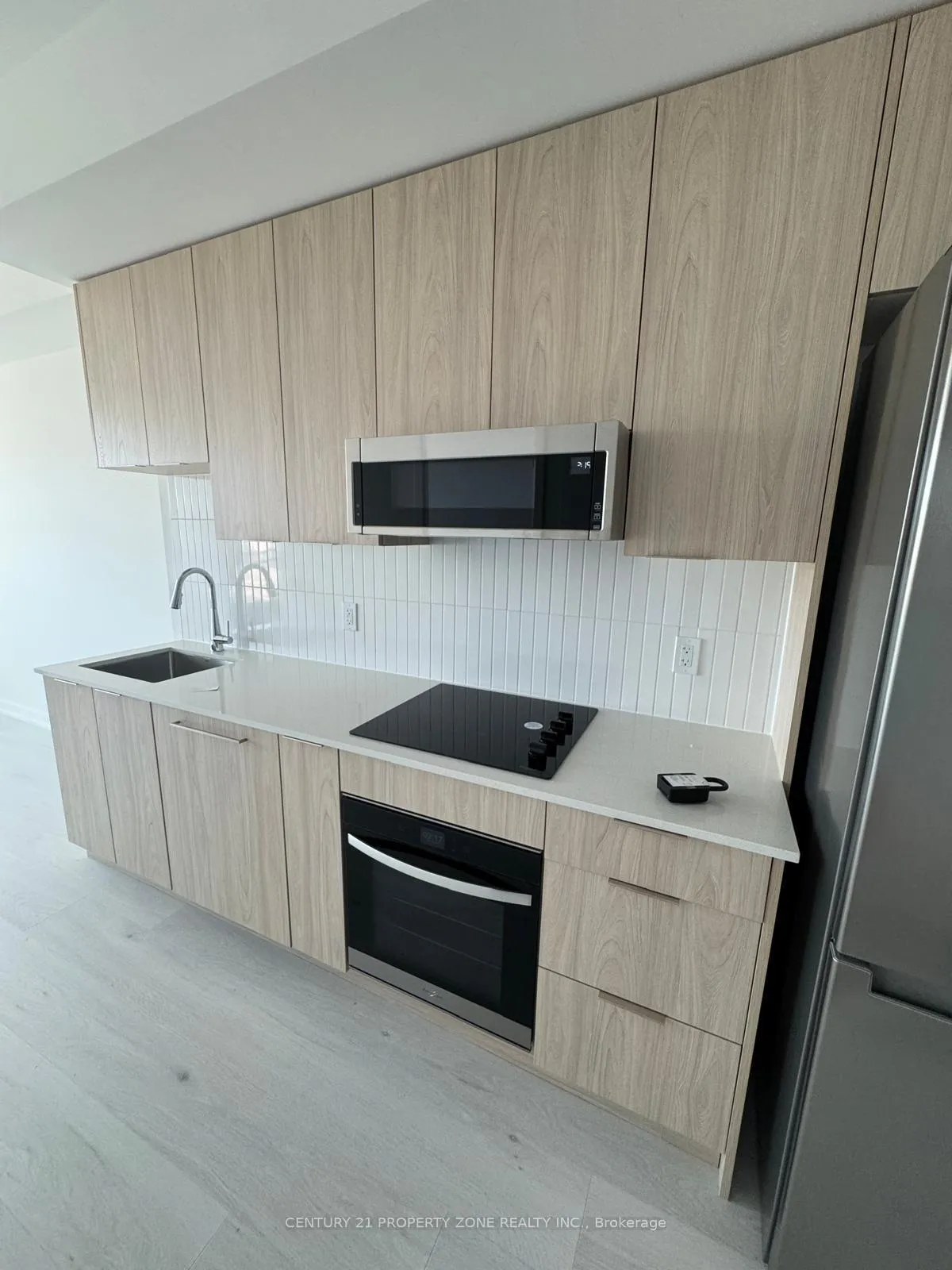 Photo 3 of Unit 213, 2501 Saw Whet Boulevard, Oakville, Glen Abbey — HOMEH