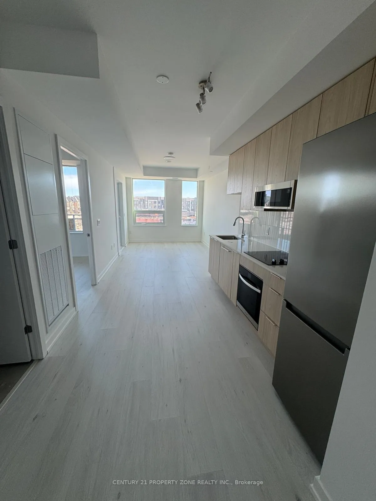 Photo 4 of Unit 213, 2501 Saw Whet Boulevard, Oakville, Glen Abbey — HOMEH
