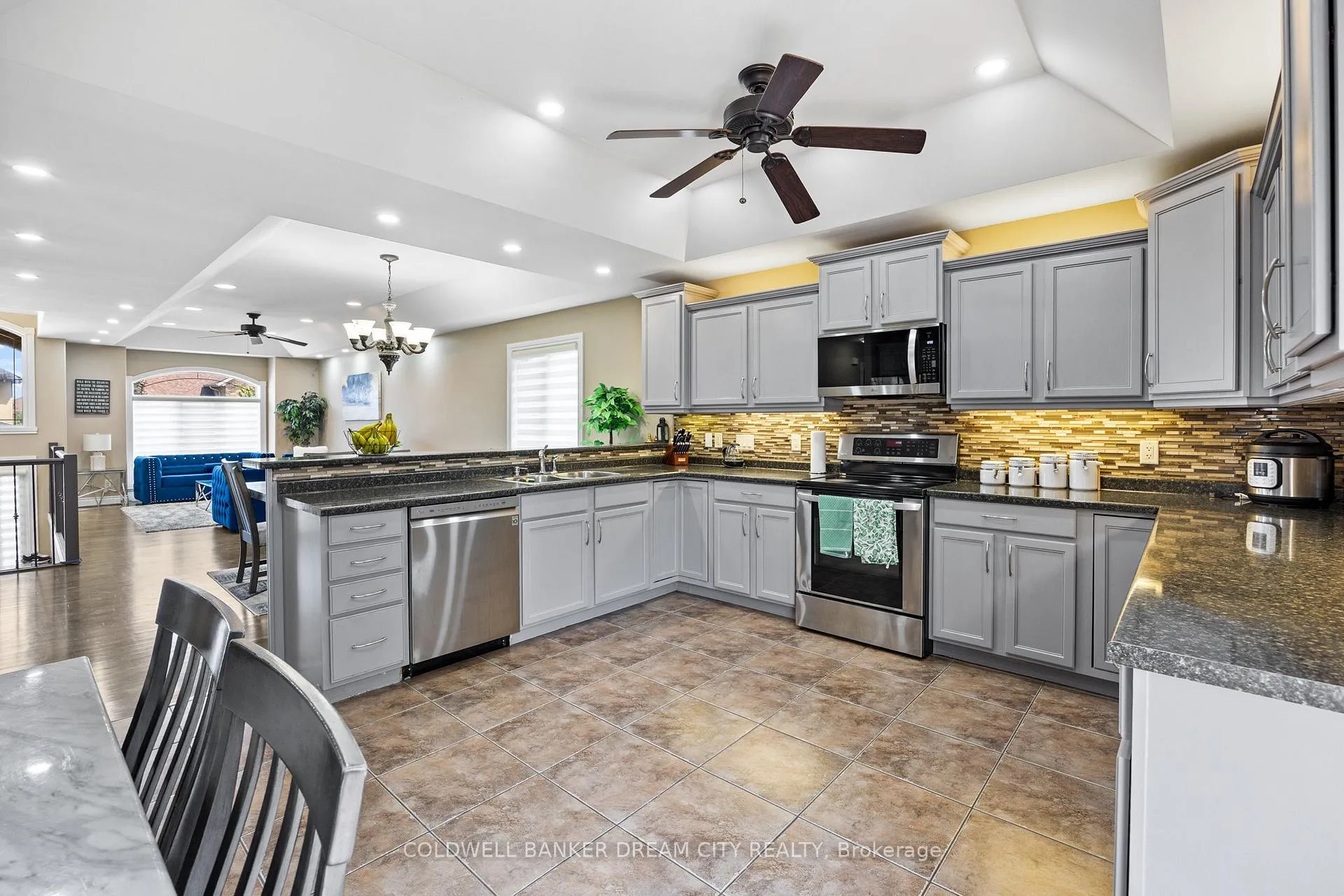 Photo 8 of 239 Branton Crescent, Lakeshore — HOMEH