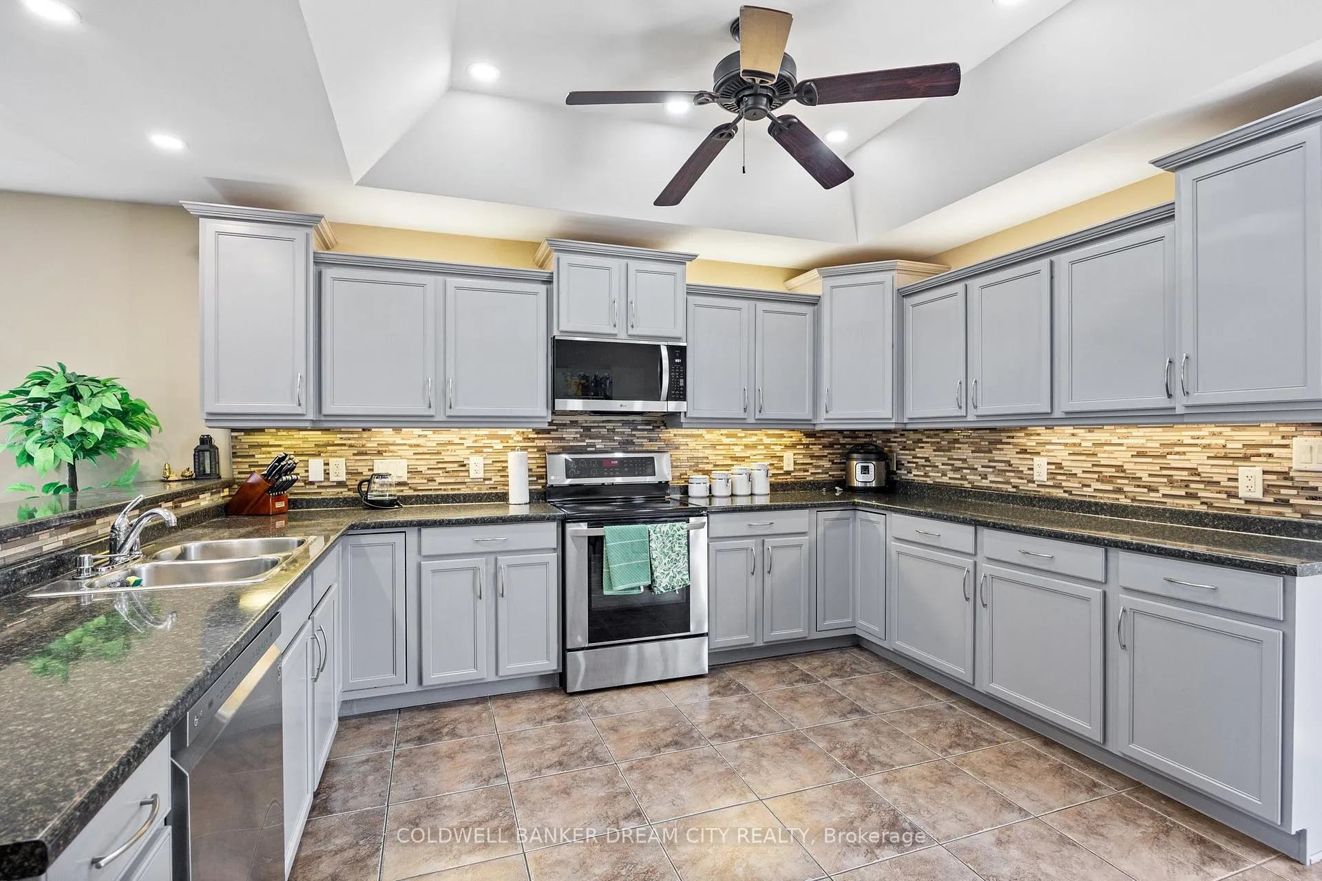 Photo 9 of 239 Branton Crescent, Lakeshore — HOMEH