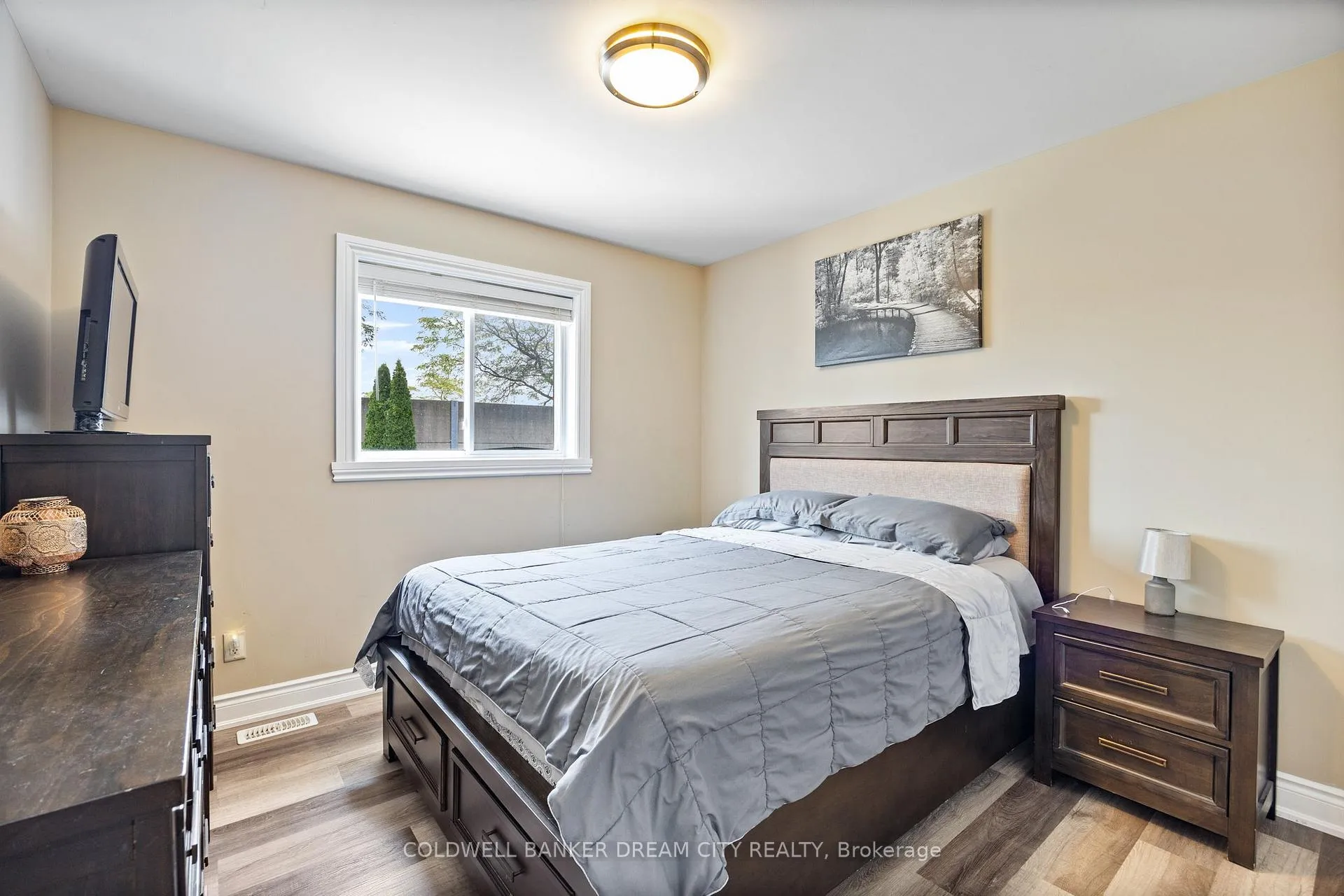Photo 17 of 239 Branton Crescent, Lakeshore — HOMEH