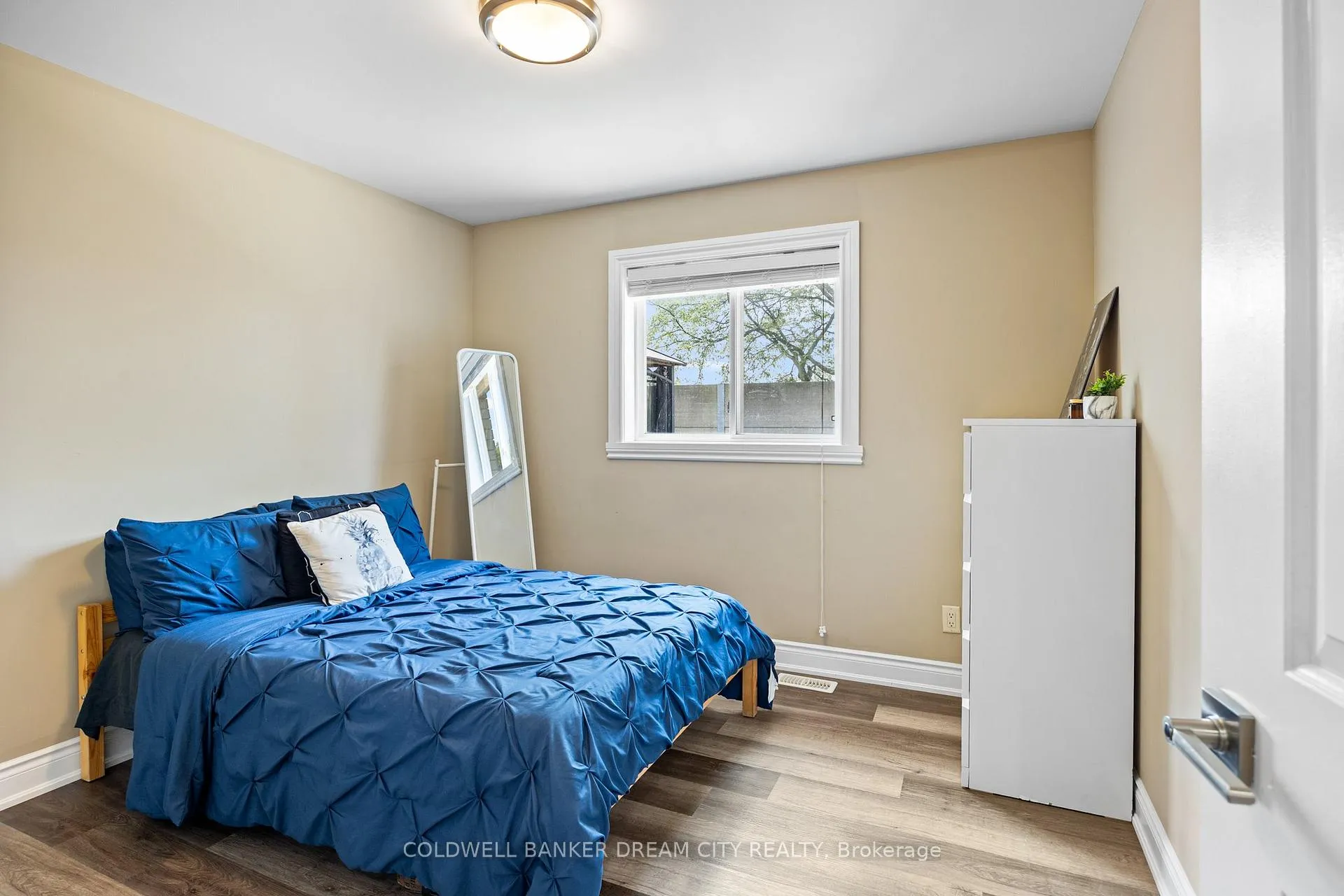 Photo 18 of 239 Branton Crescent, Lakeshore — HOMEH