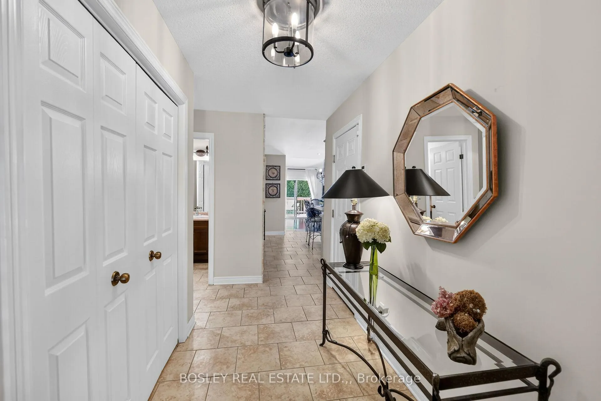 Photo 2 of Unit Unit 12, 7 Gibson Place, St. Catharines, Downtown — HOMEH